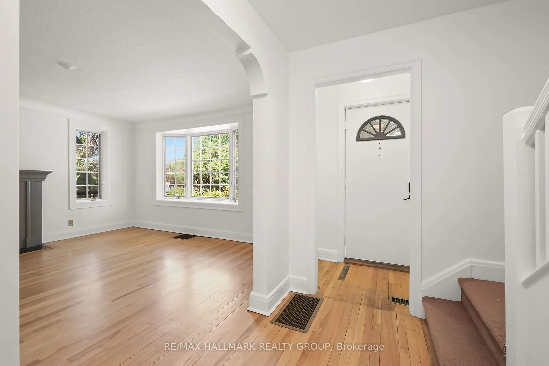 82 Laurentian Place