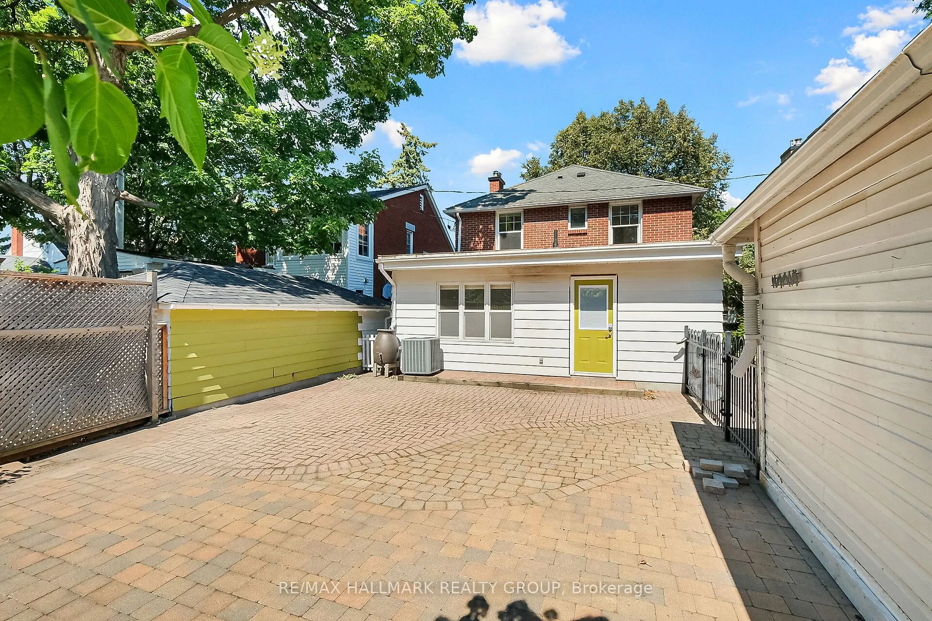 82 Laurentian Place