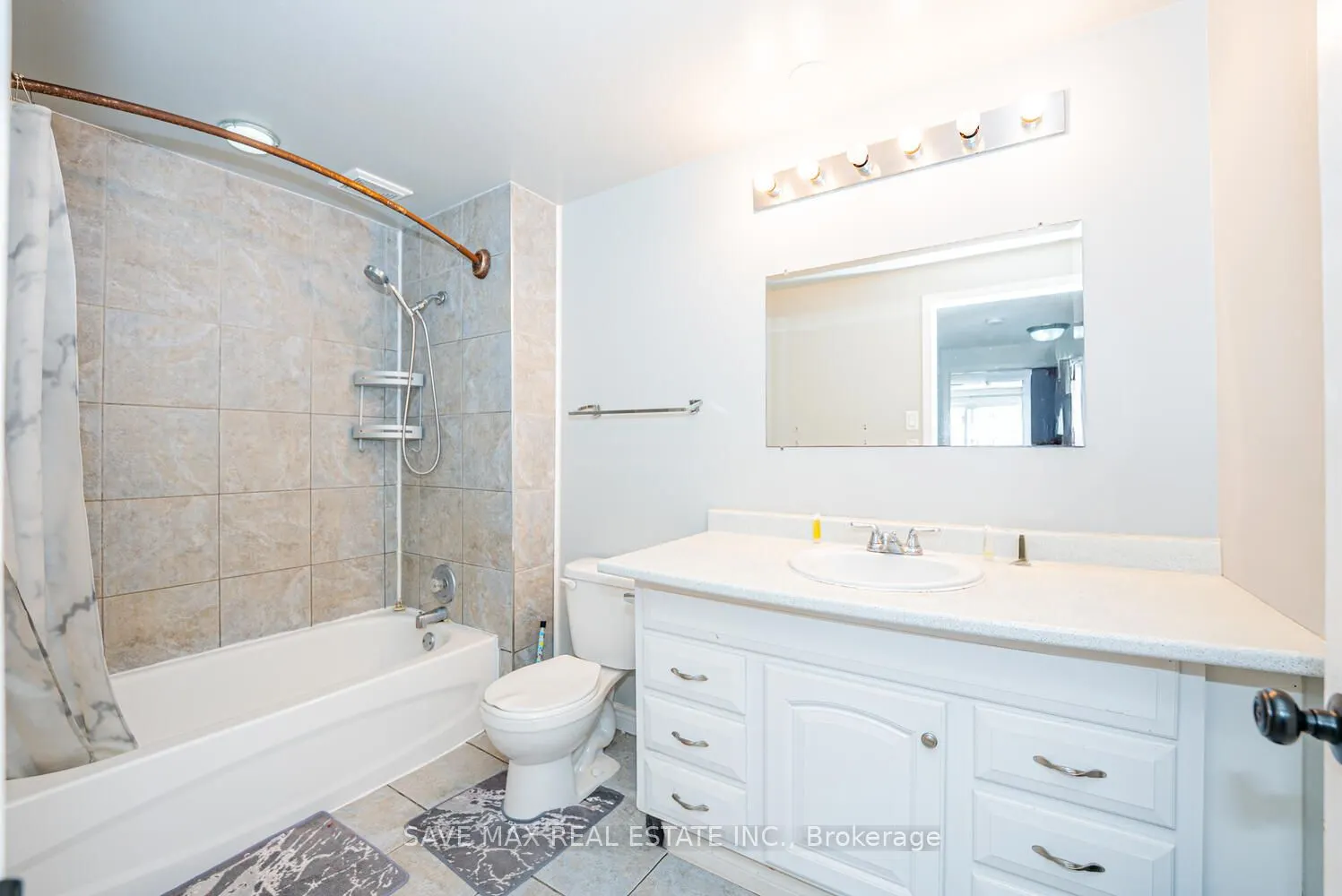 14 Williamsburg Road, #38