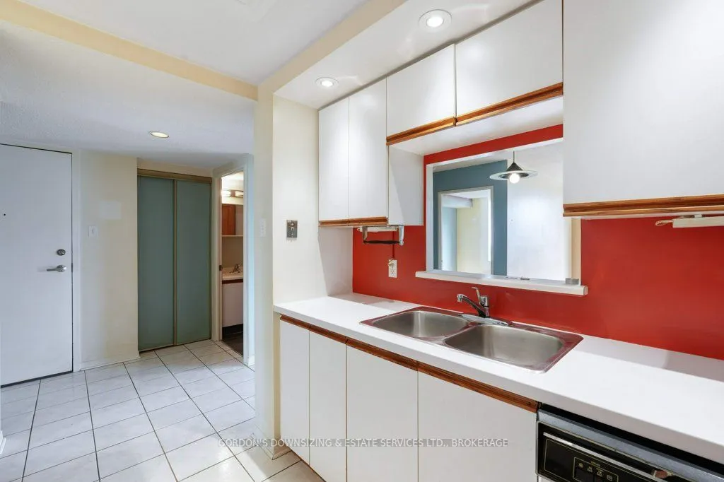 35 Holland Avenue, #411