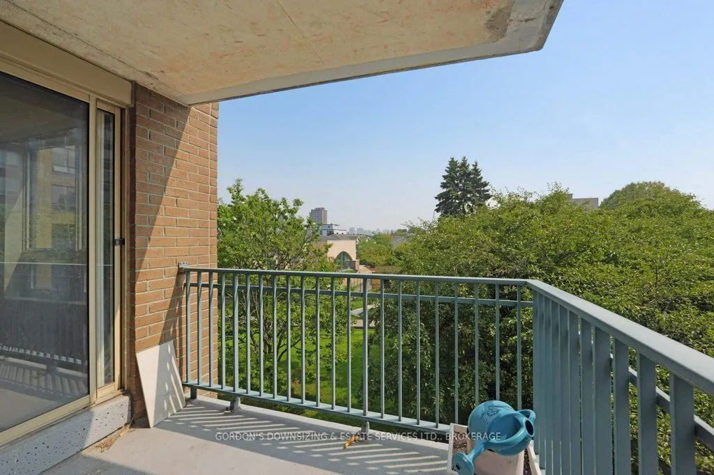 35 Holland Avenue, #411