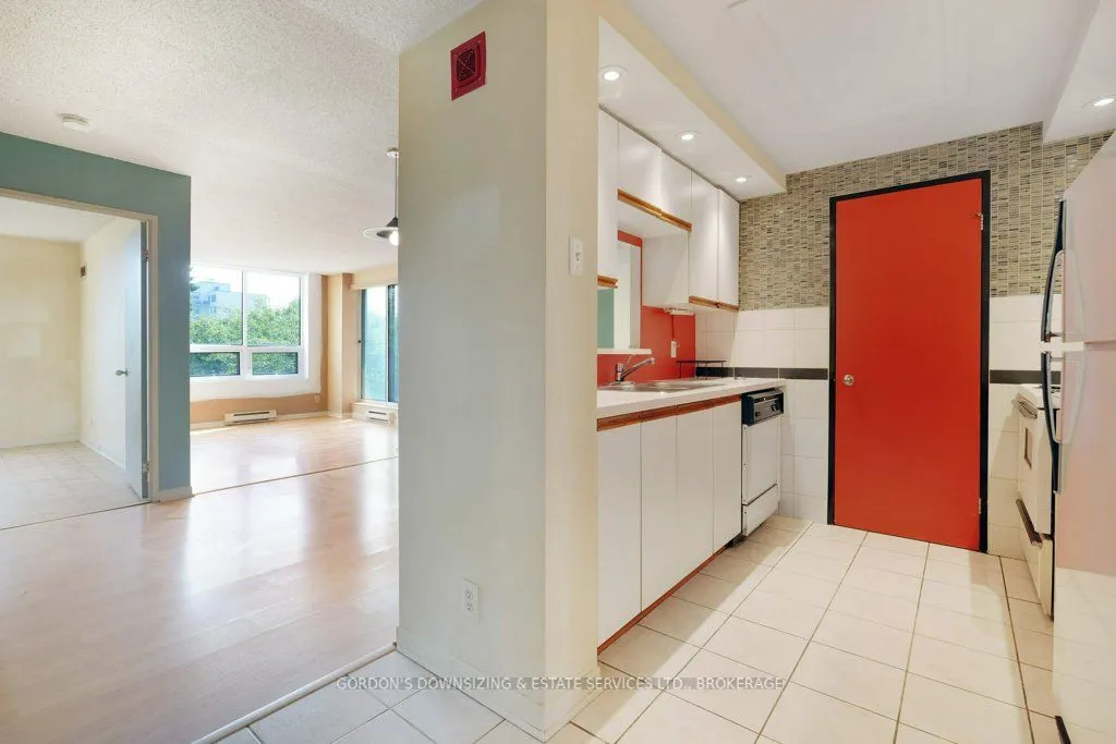 35 Holland Avenue, #411