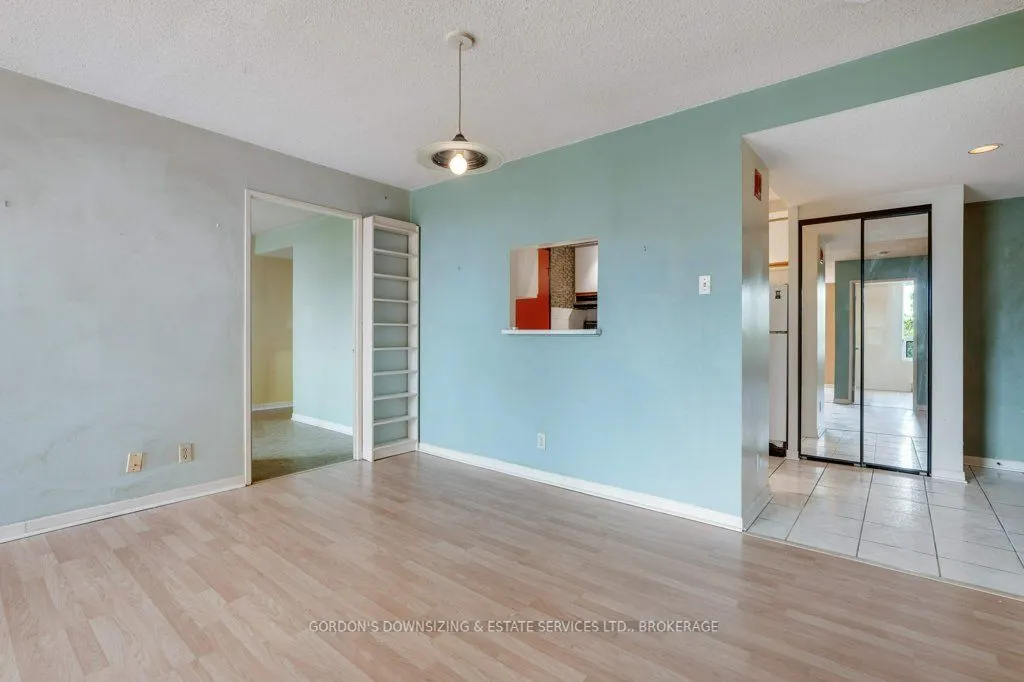 35 Holland Avenue, #411