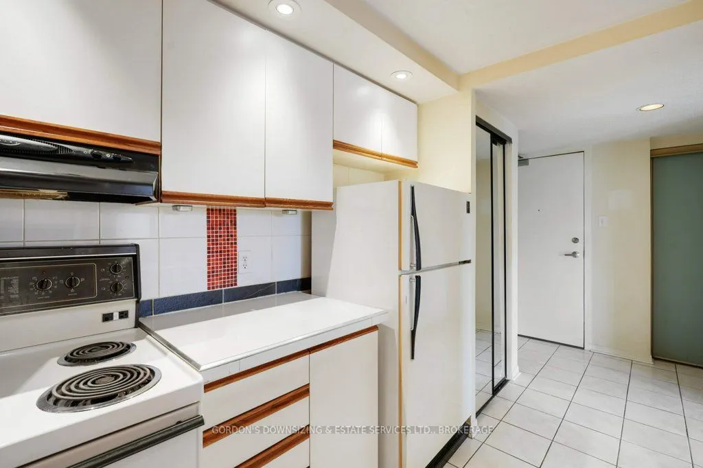 35 Holland Avenue, #411