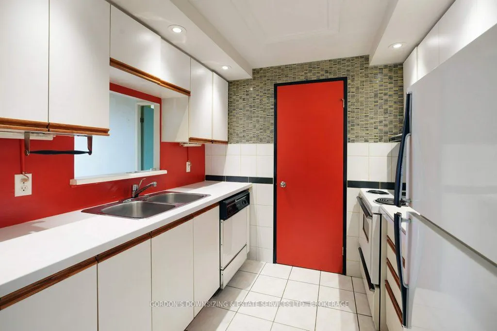 35 Holland Avenue, #411
