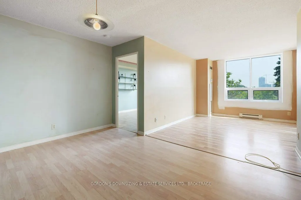 35 Holland Avenue, #411