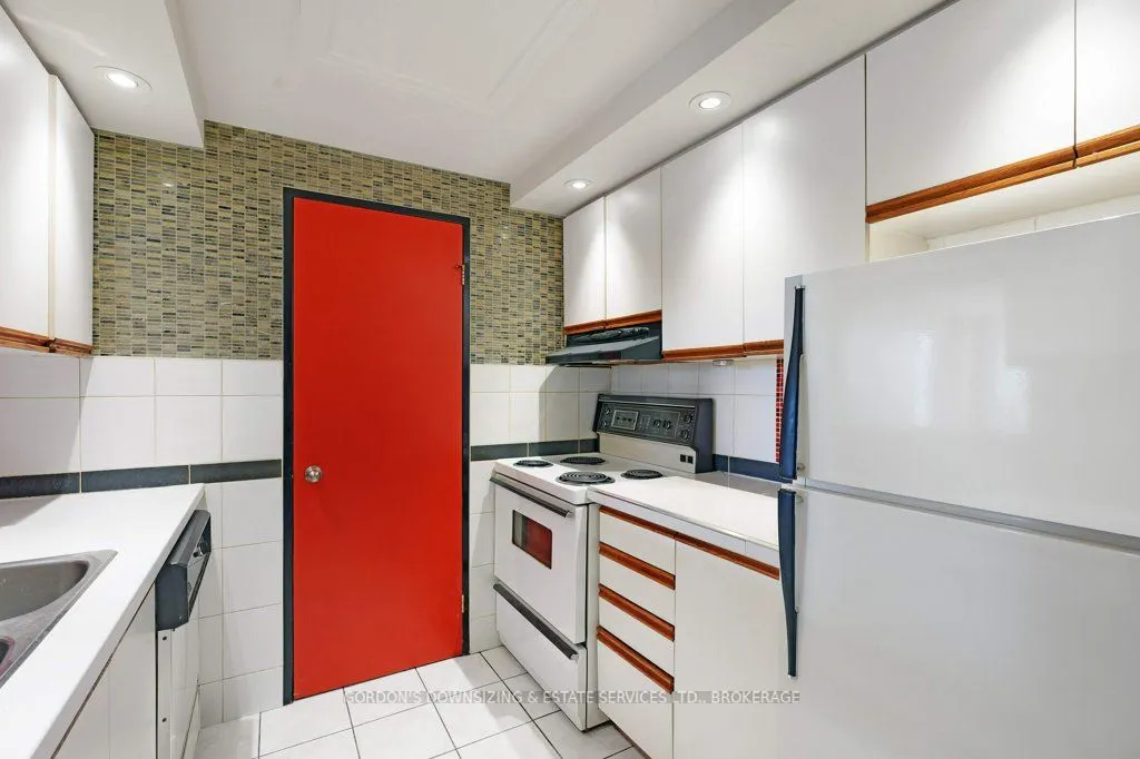 35 Holland Avenue, #411