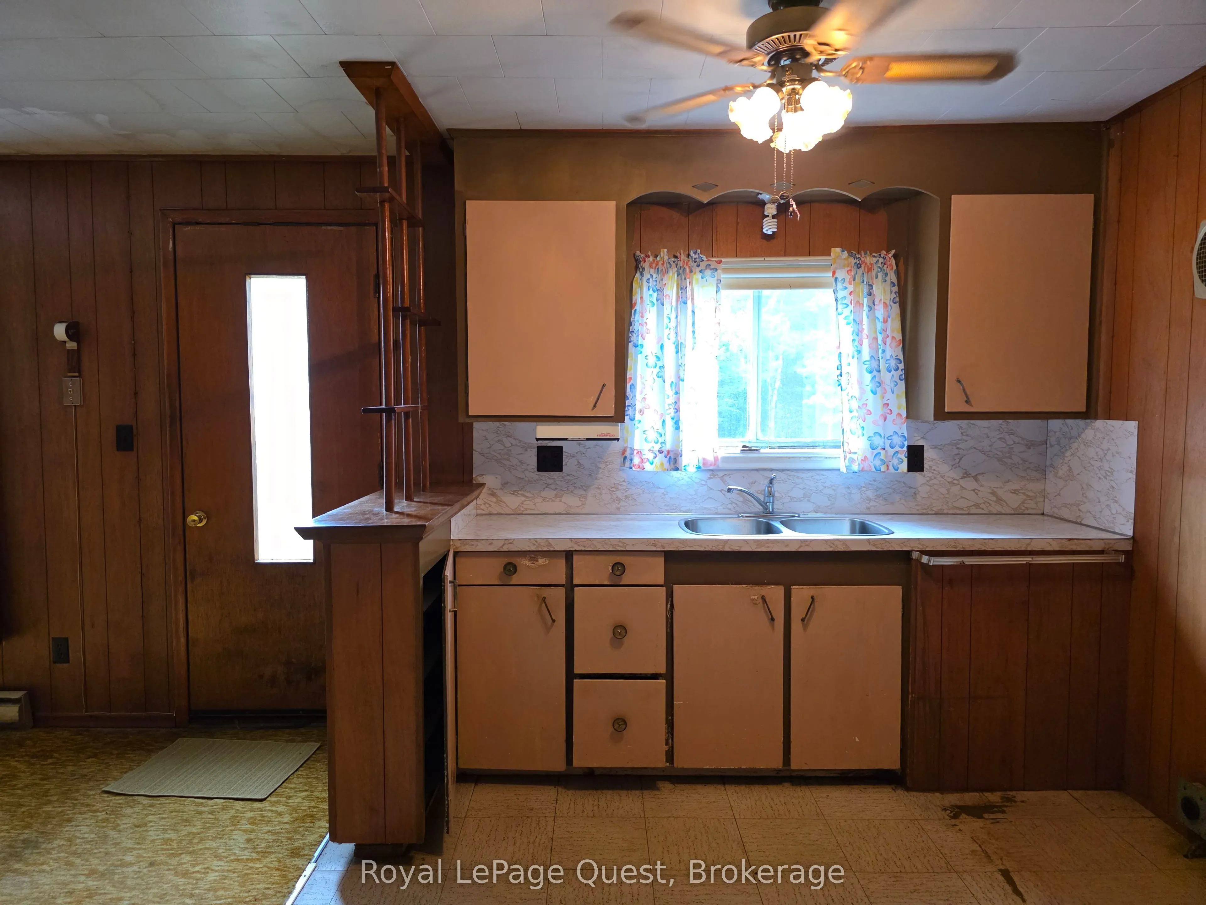 1045 Sparrow Lake Route