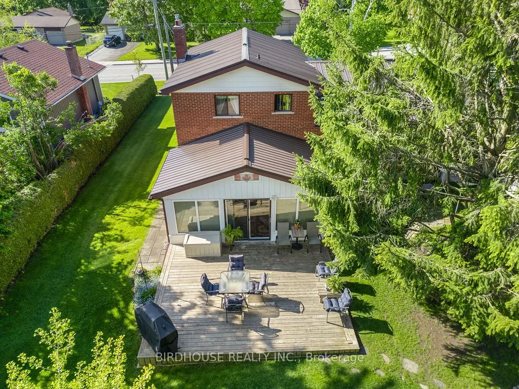 202 Mary Street W