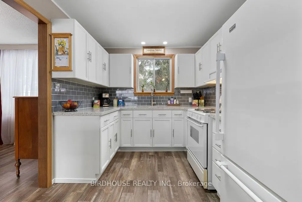 202 Mary Street W