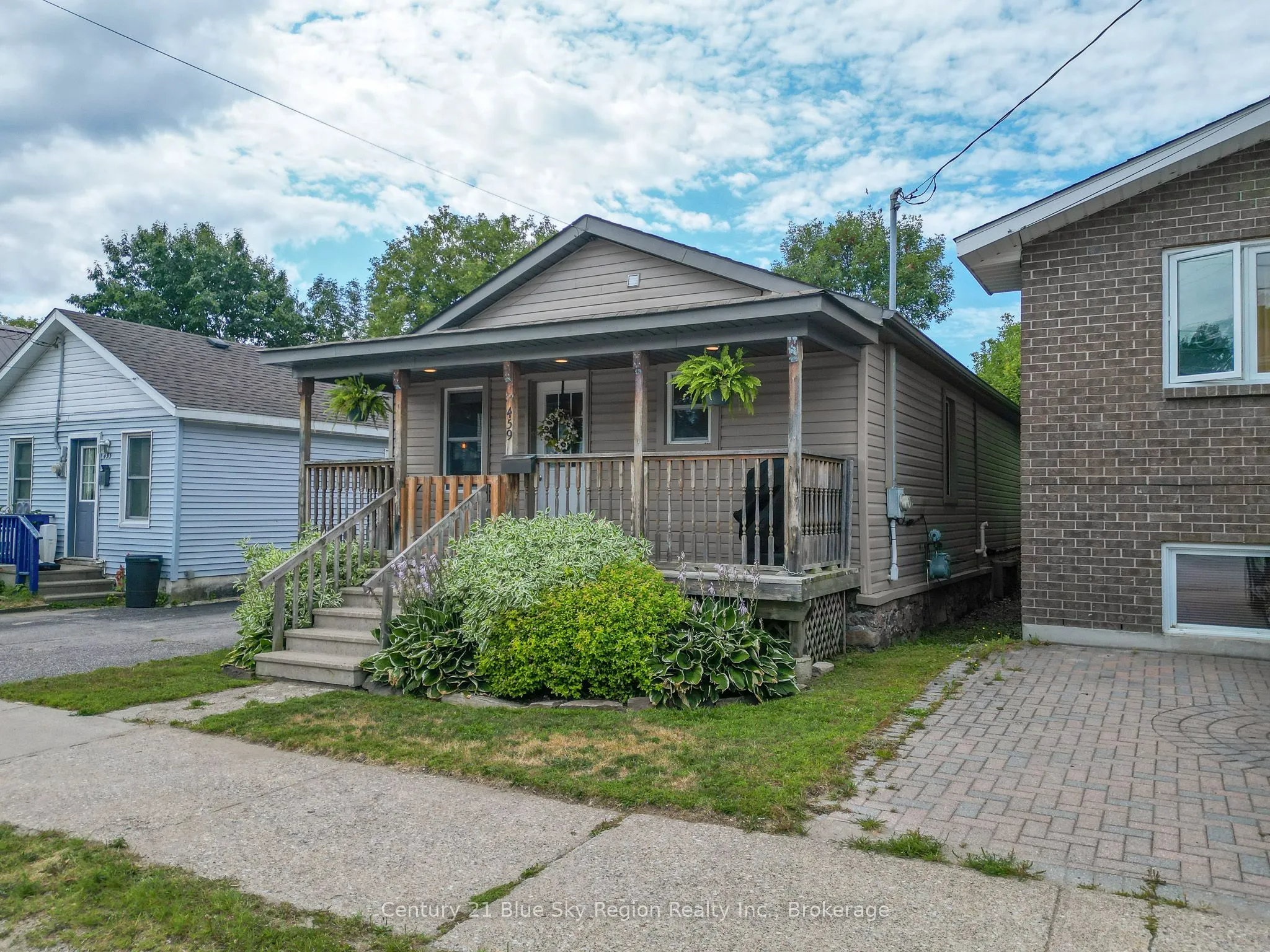 459 King Street W