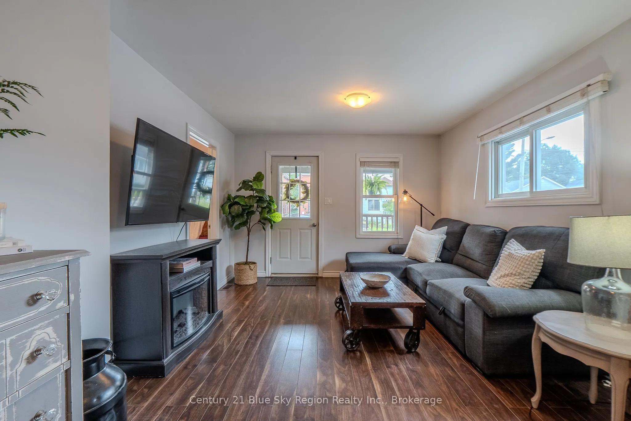 459 King Street W