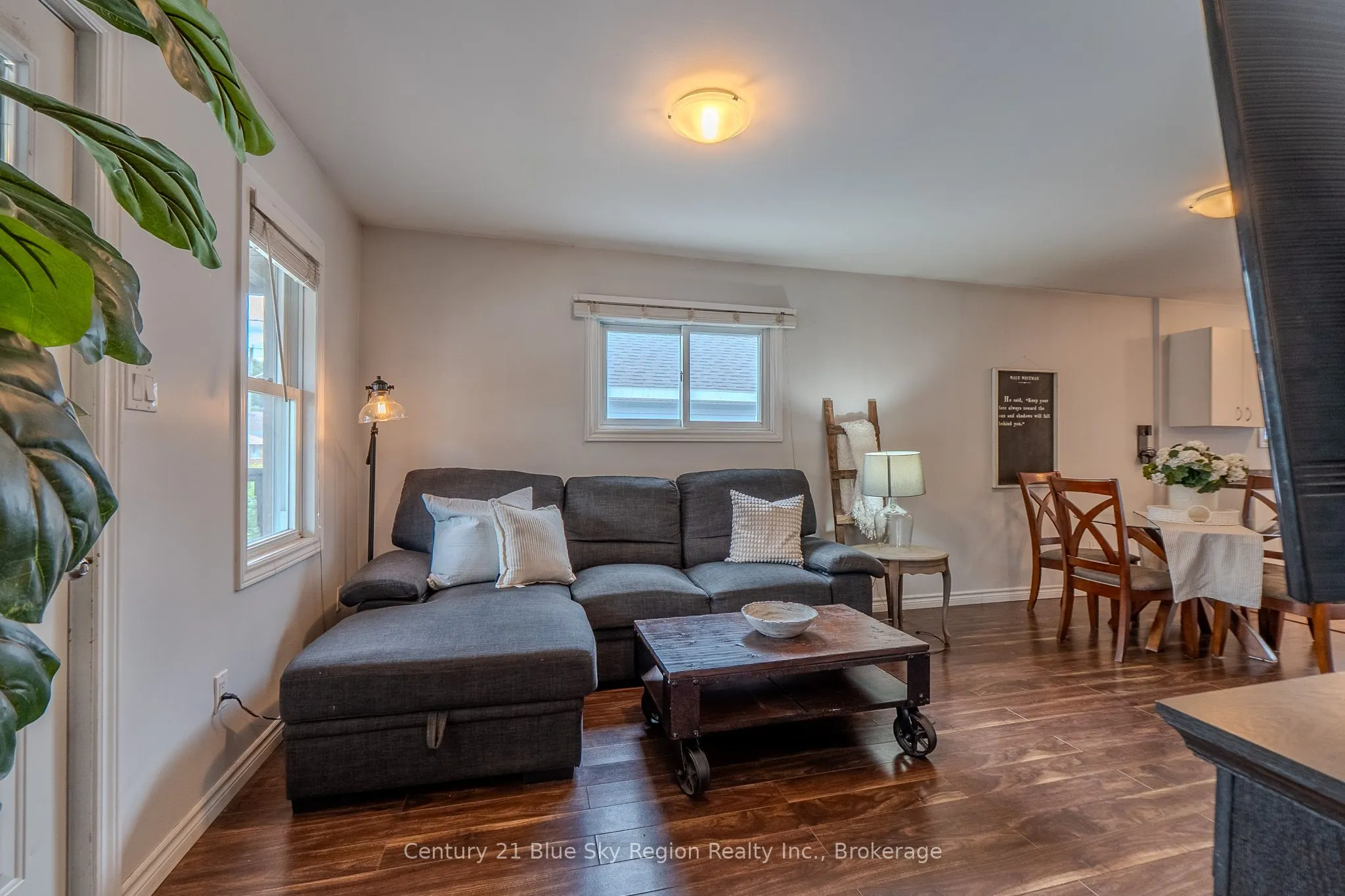 459 King Street W