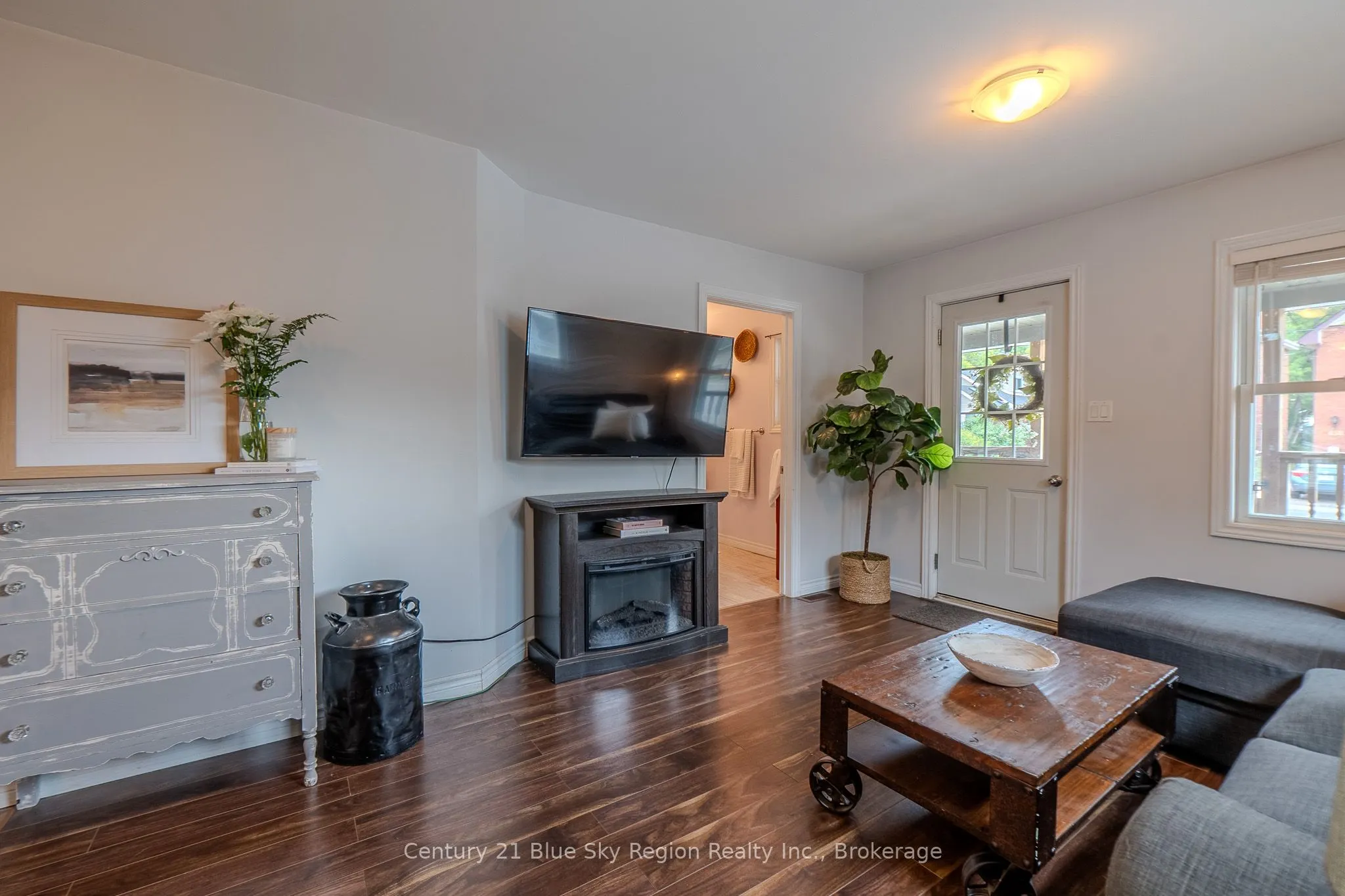 459 King Street W