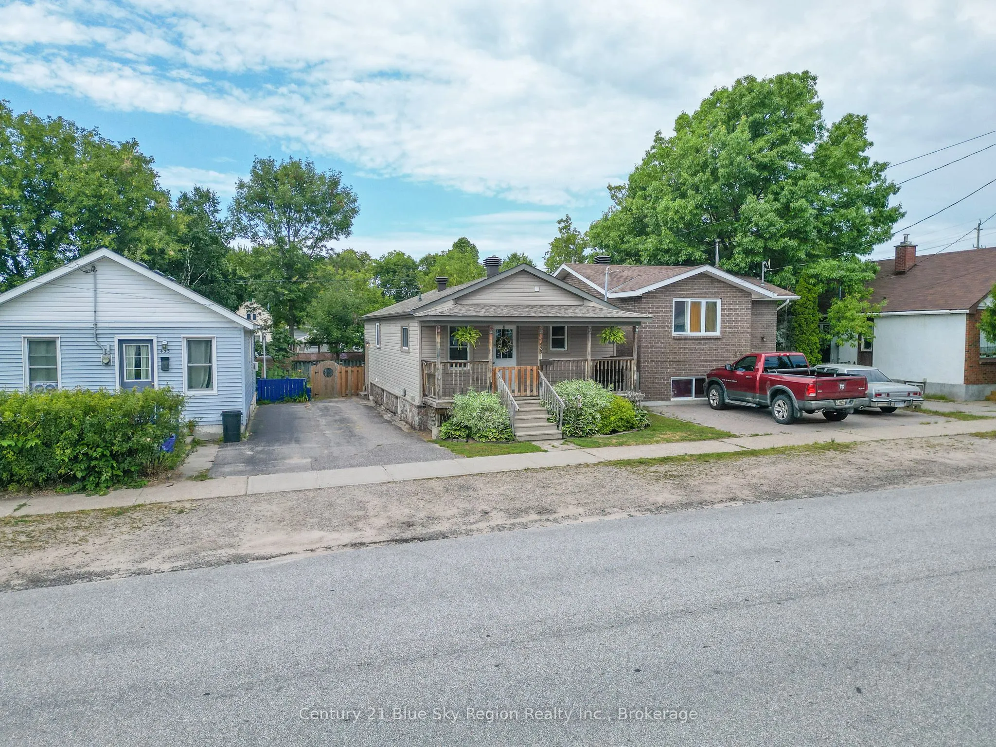 459 King Street W