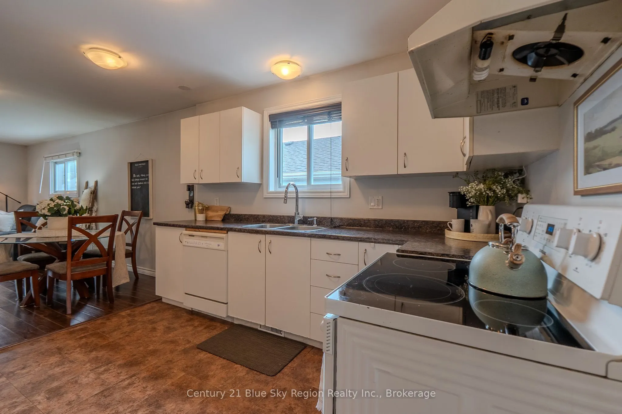 459 King Street W