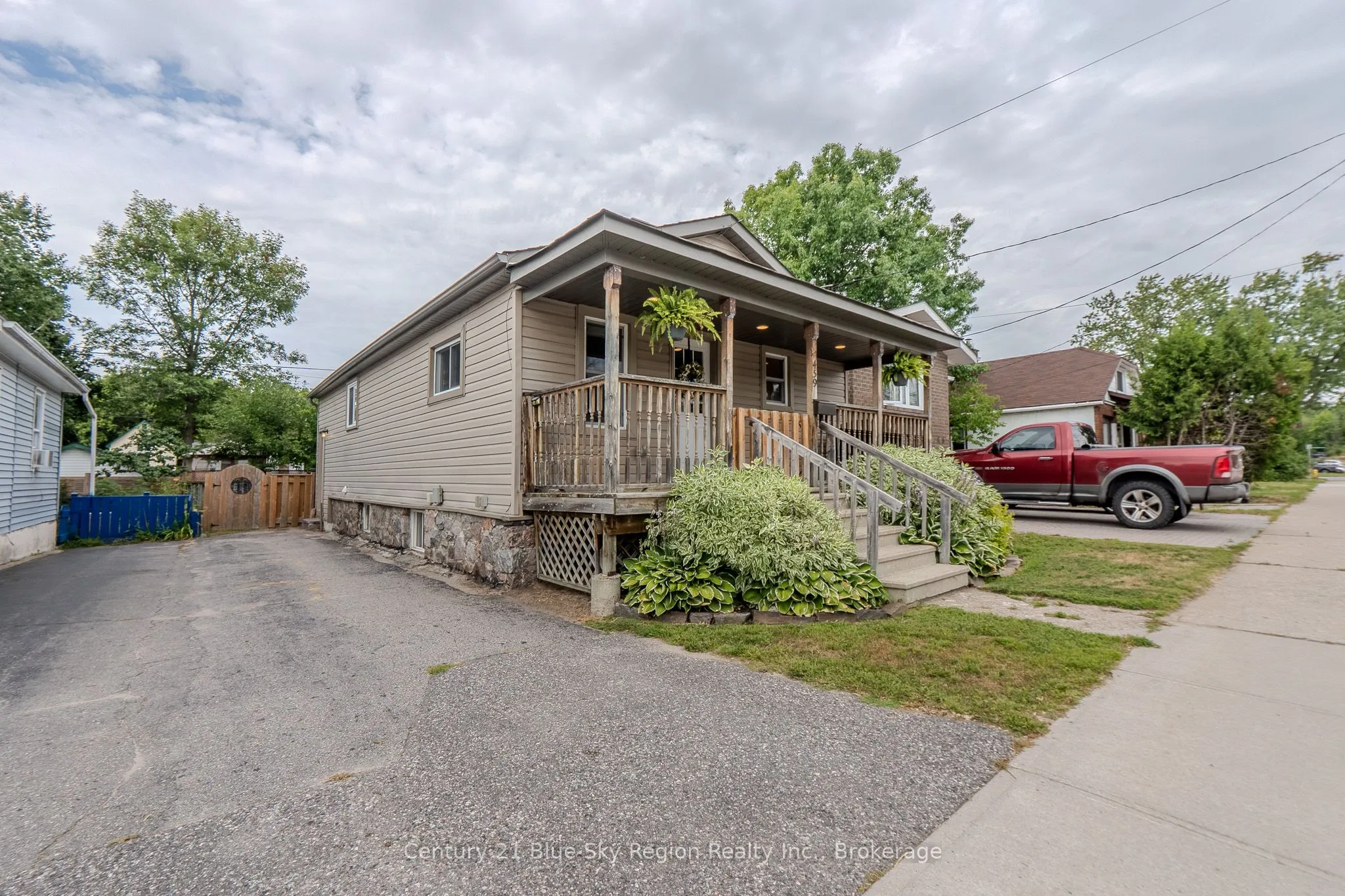 459 King Street W
