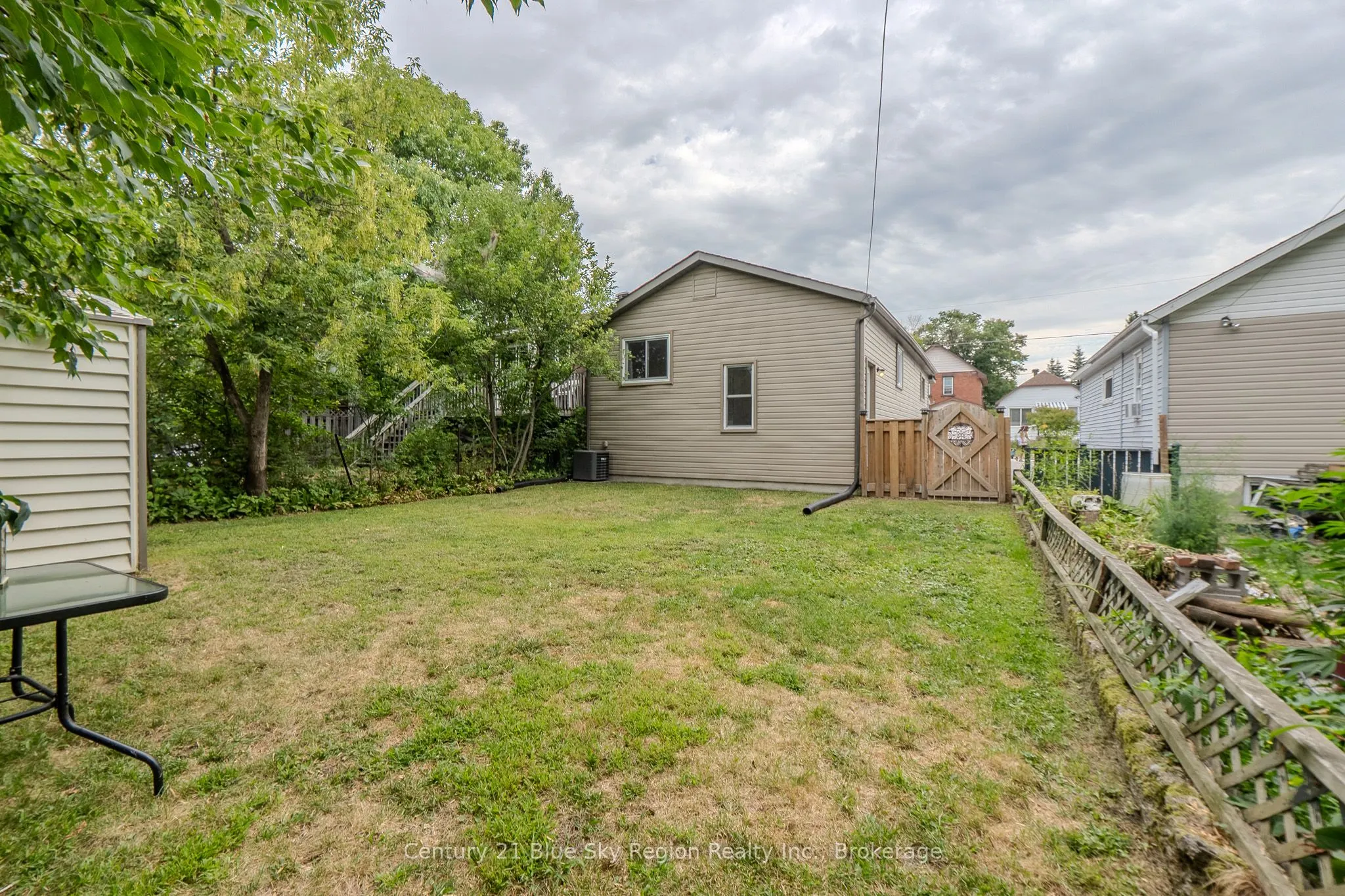 459 King Street W