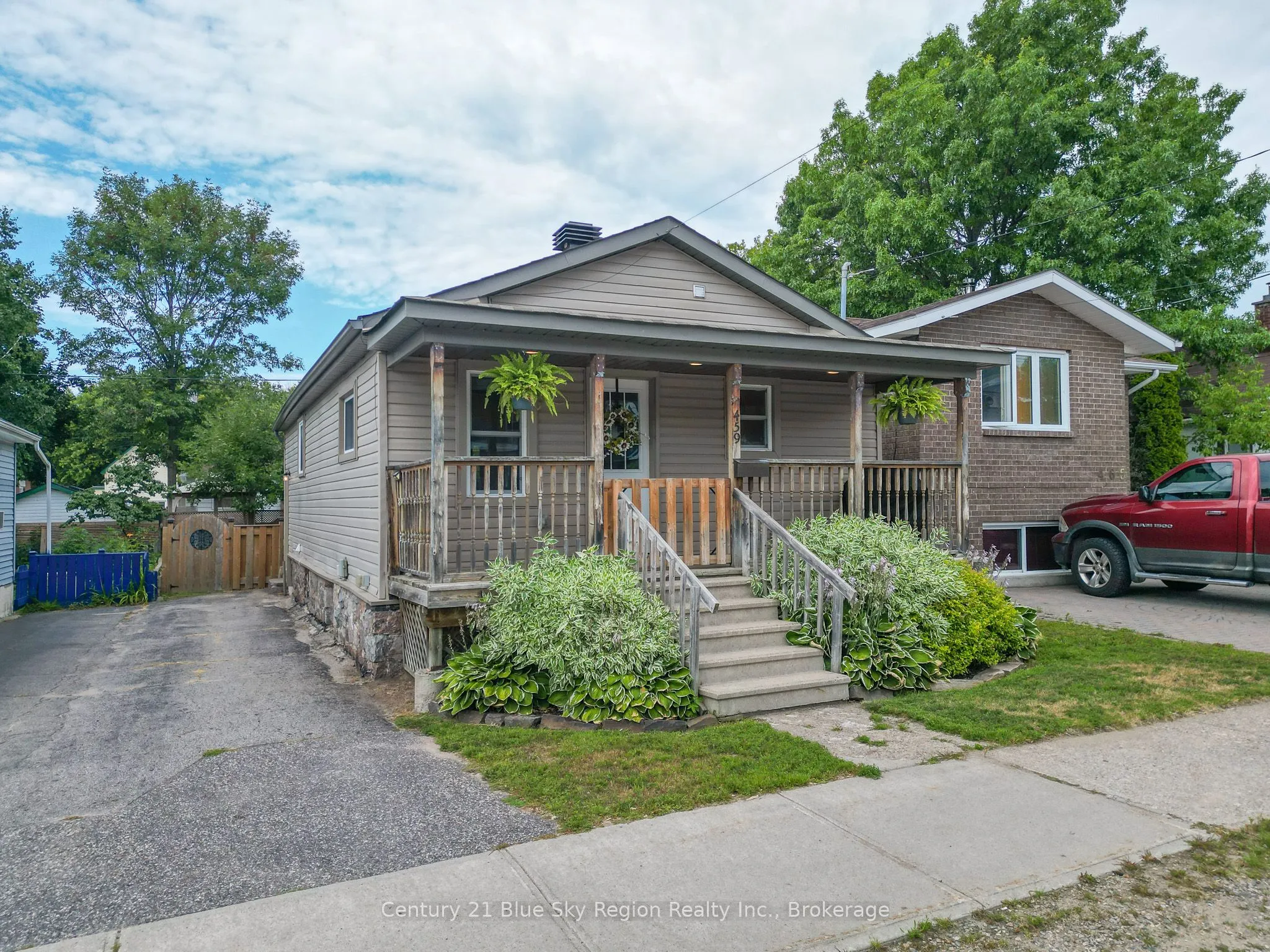 459 King Street W