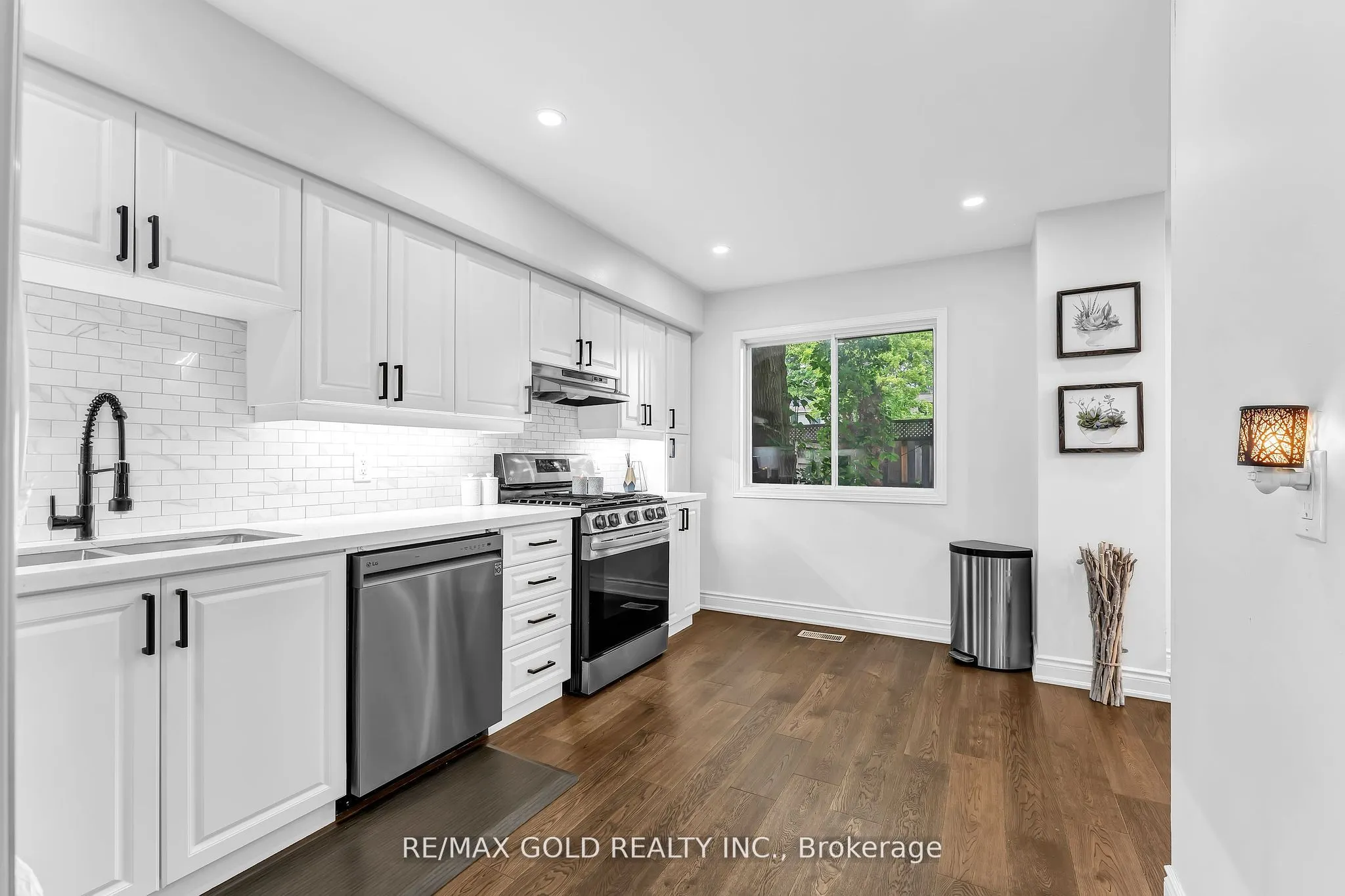 90 Mooregate Crescent, #34