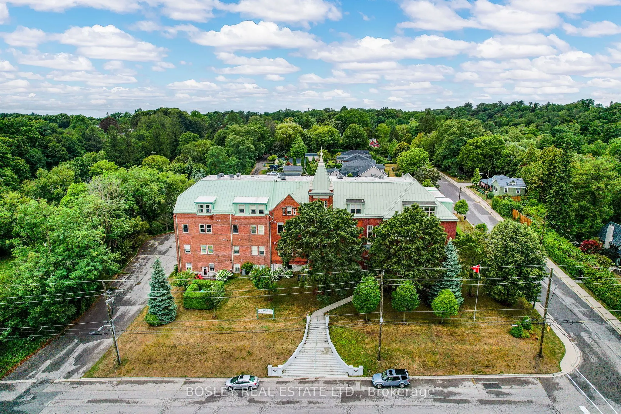 72 Pine Street, #304