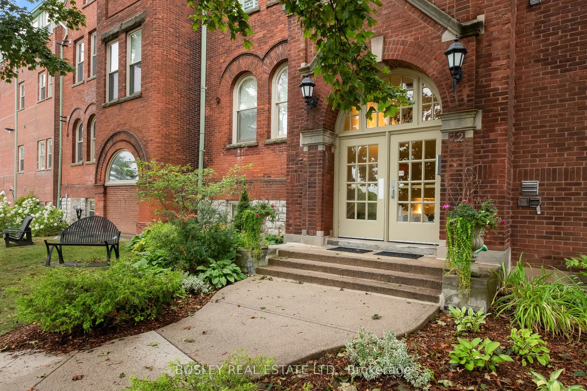 72 Pine Street, #304