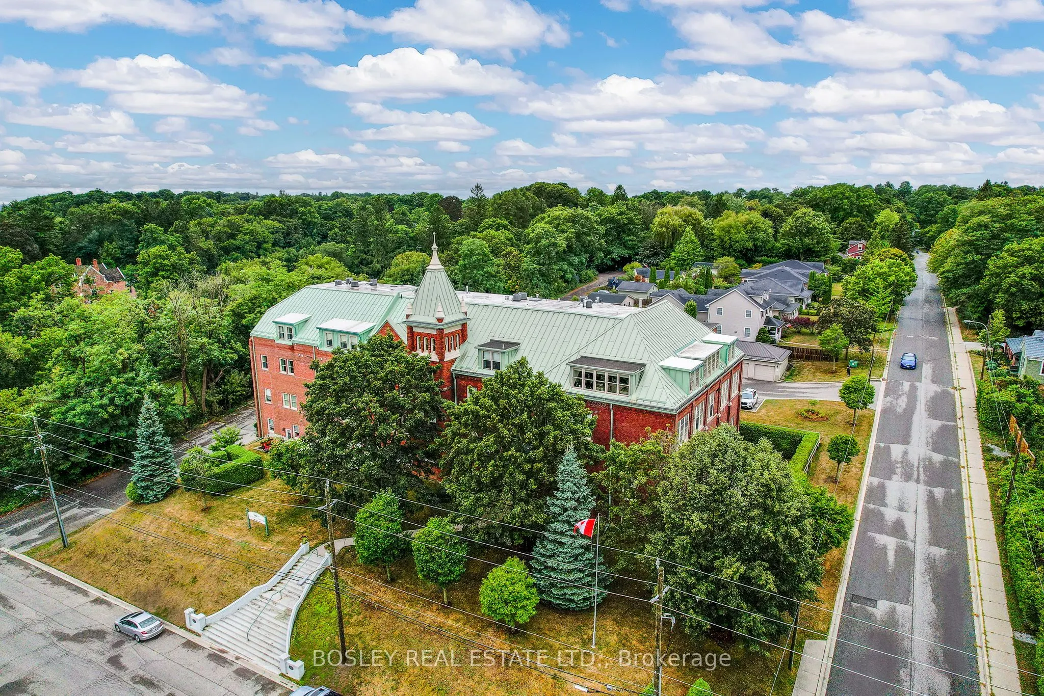 72 Pine Street, #304