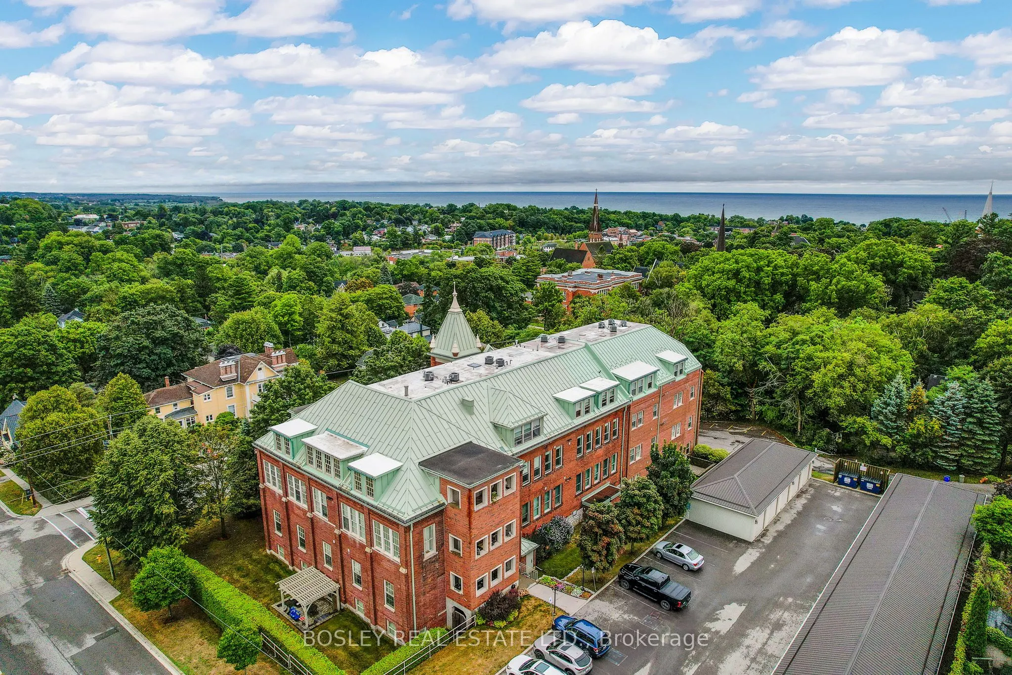 72 Pine Street, #304