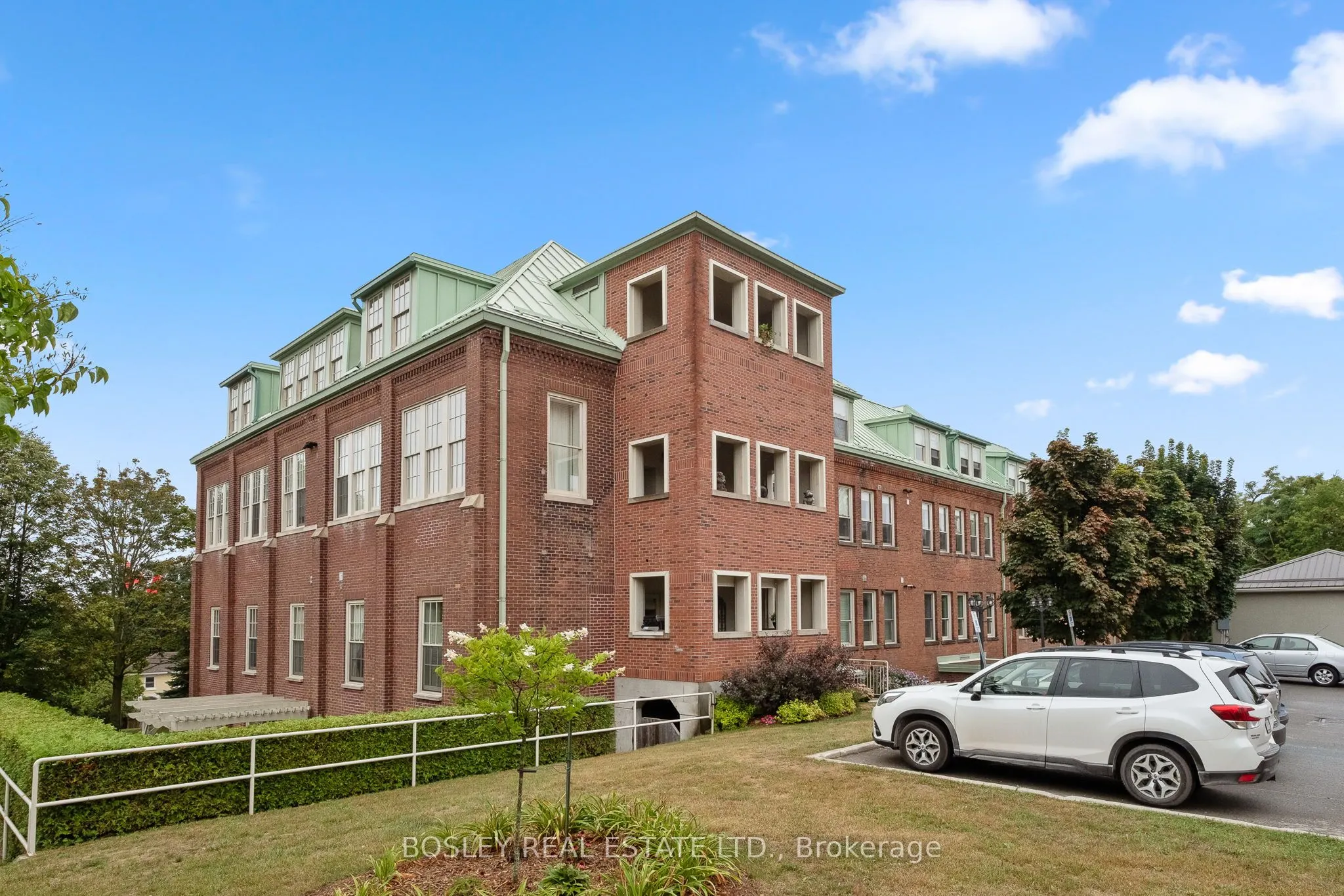 72 Pine Street, #304