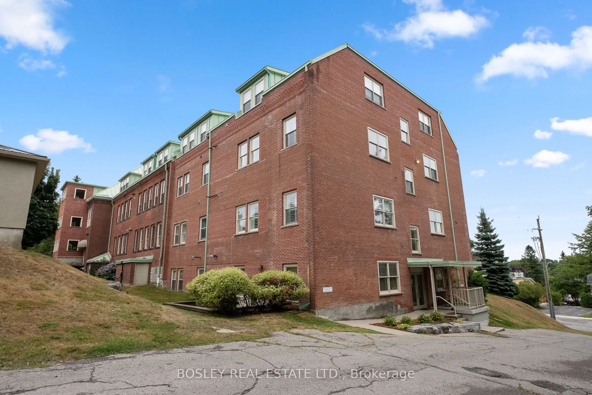 72 Pine Street, #304
