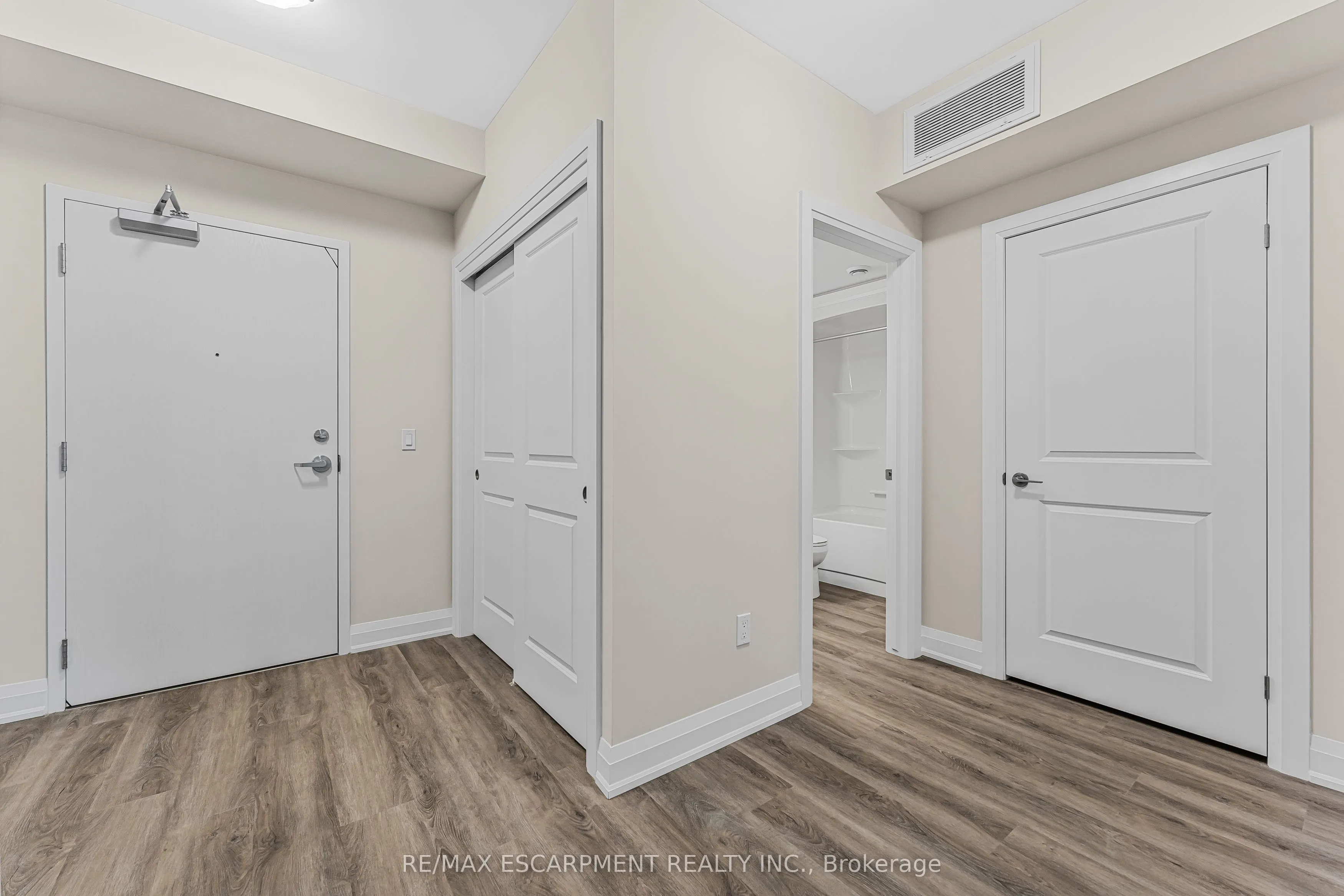 118 Summersides Boulevard, #303