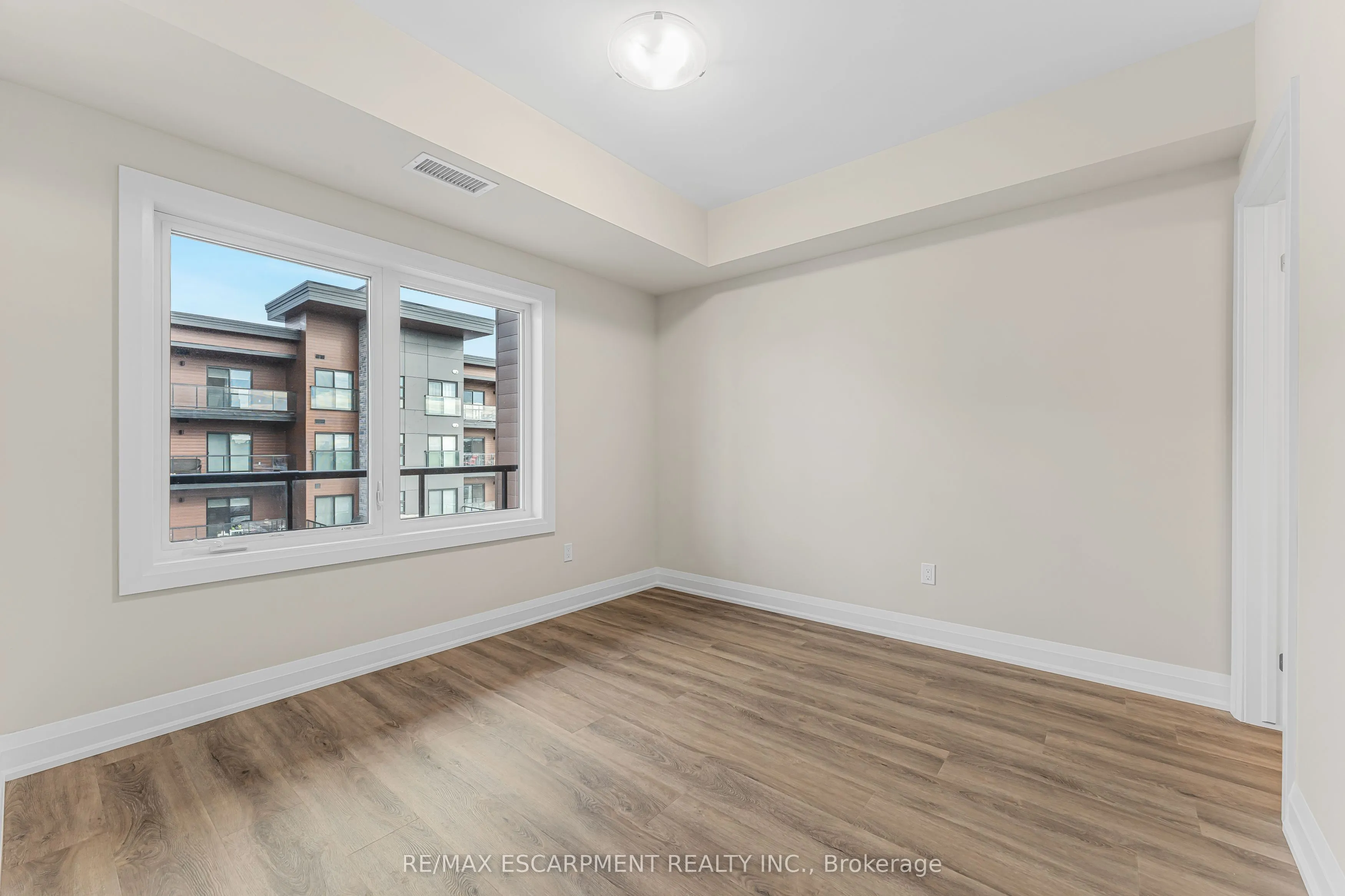 118 Summersides Boulevard, #303