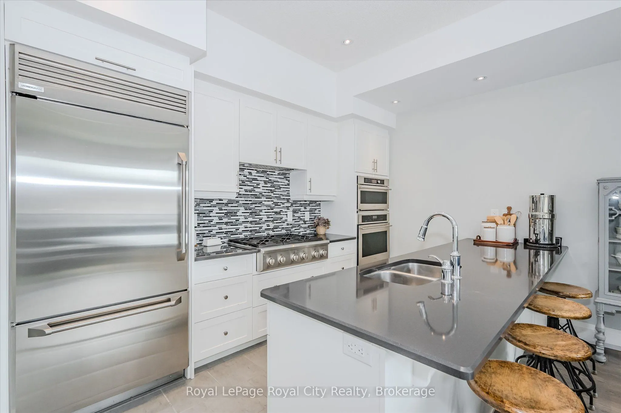 53 Arthur Street S, #RL3