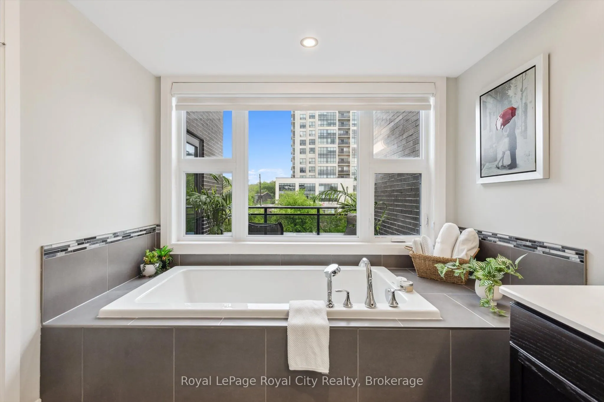 53 Arthur Street S, #RL3