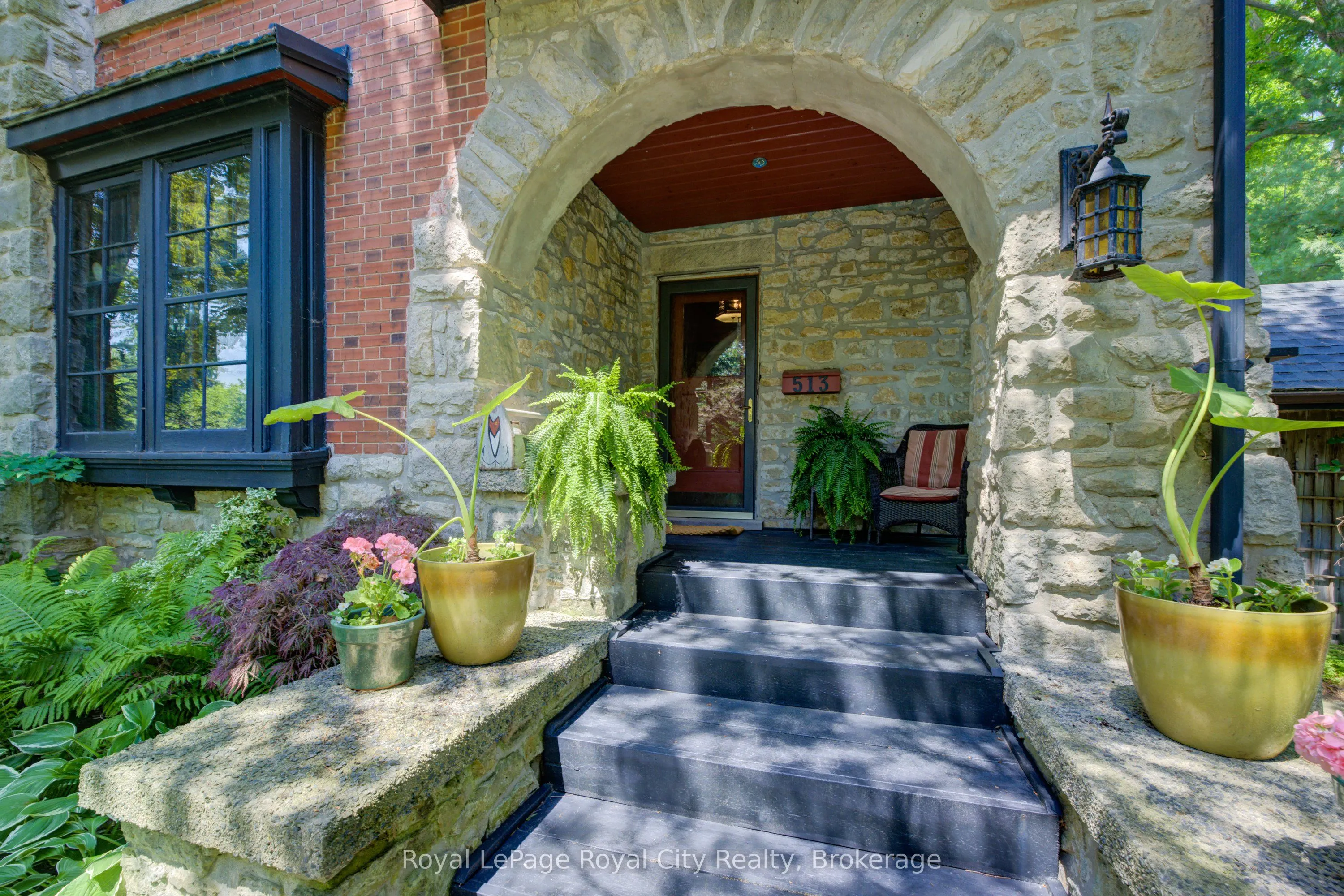 513 ST ANDREW Street W