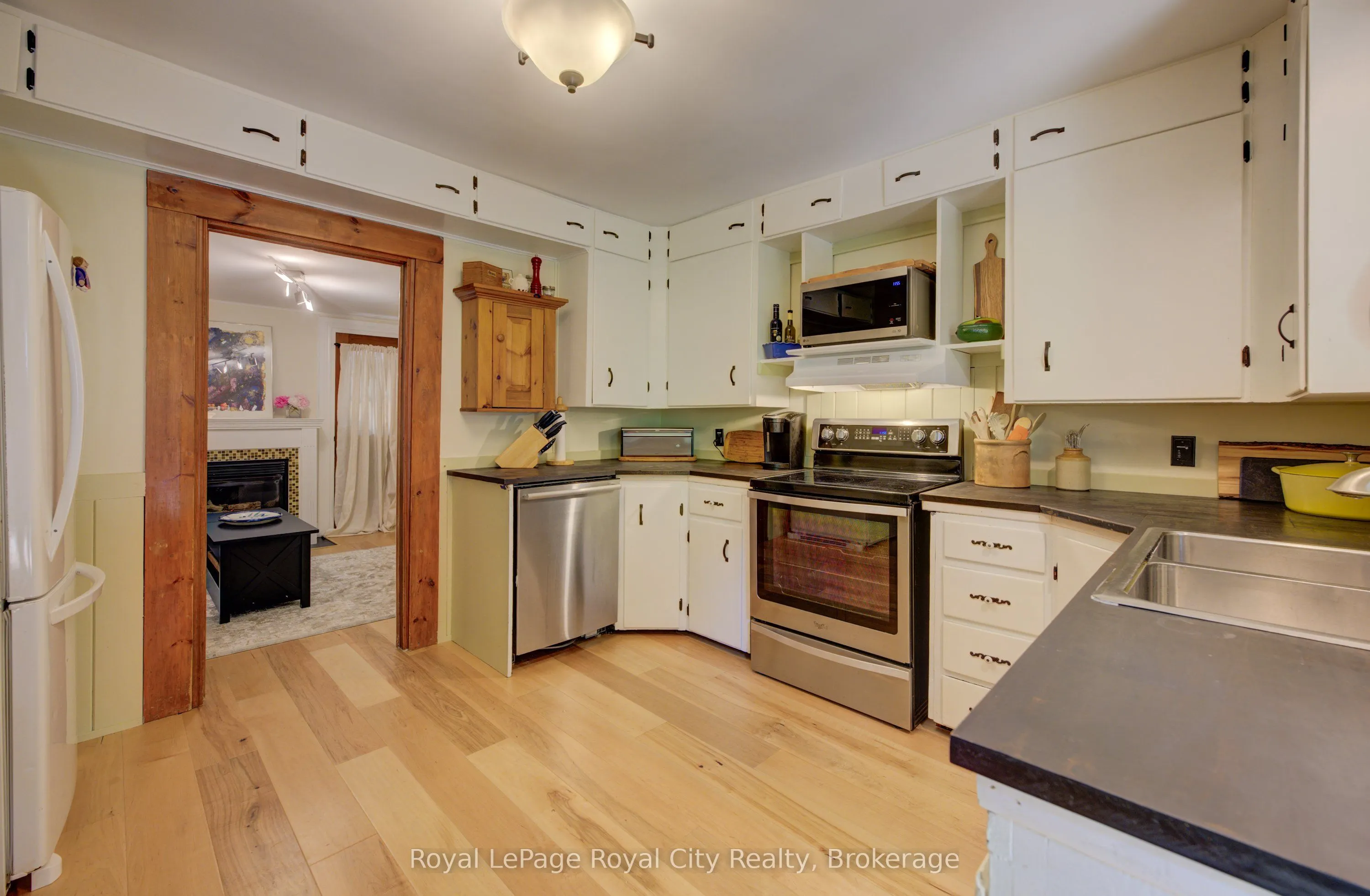 513 ST ANDREW Street W