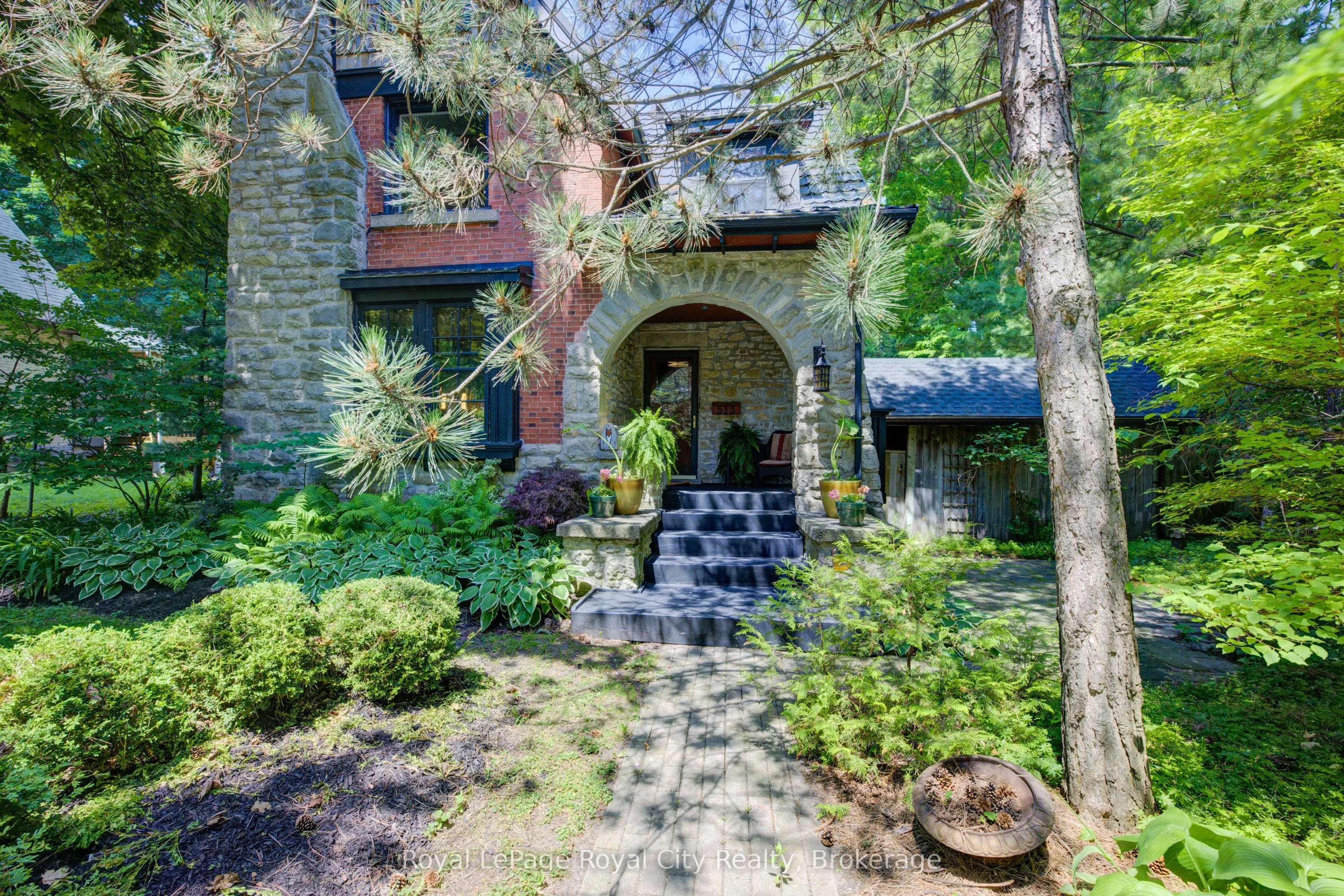 513 ST ANDREW Street W