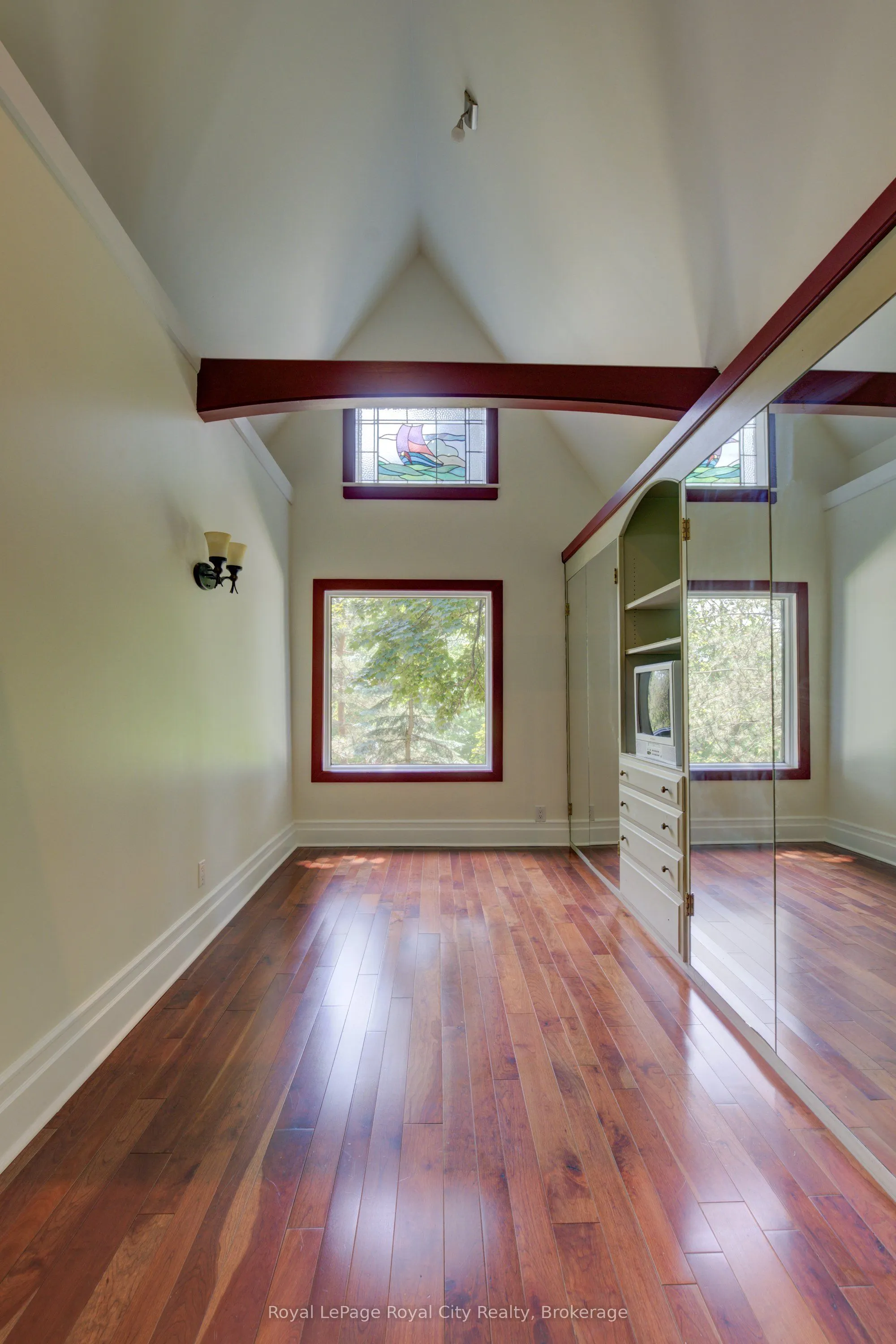 513 ST ANDREW Street W