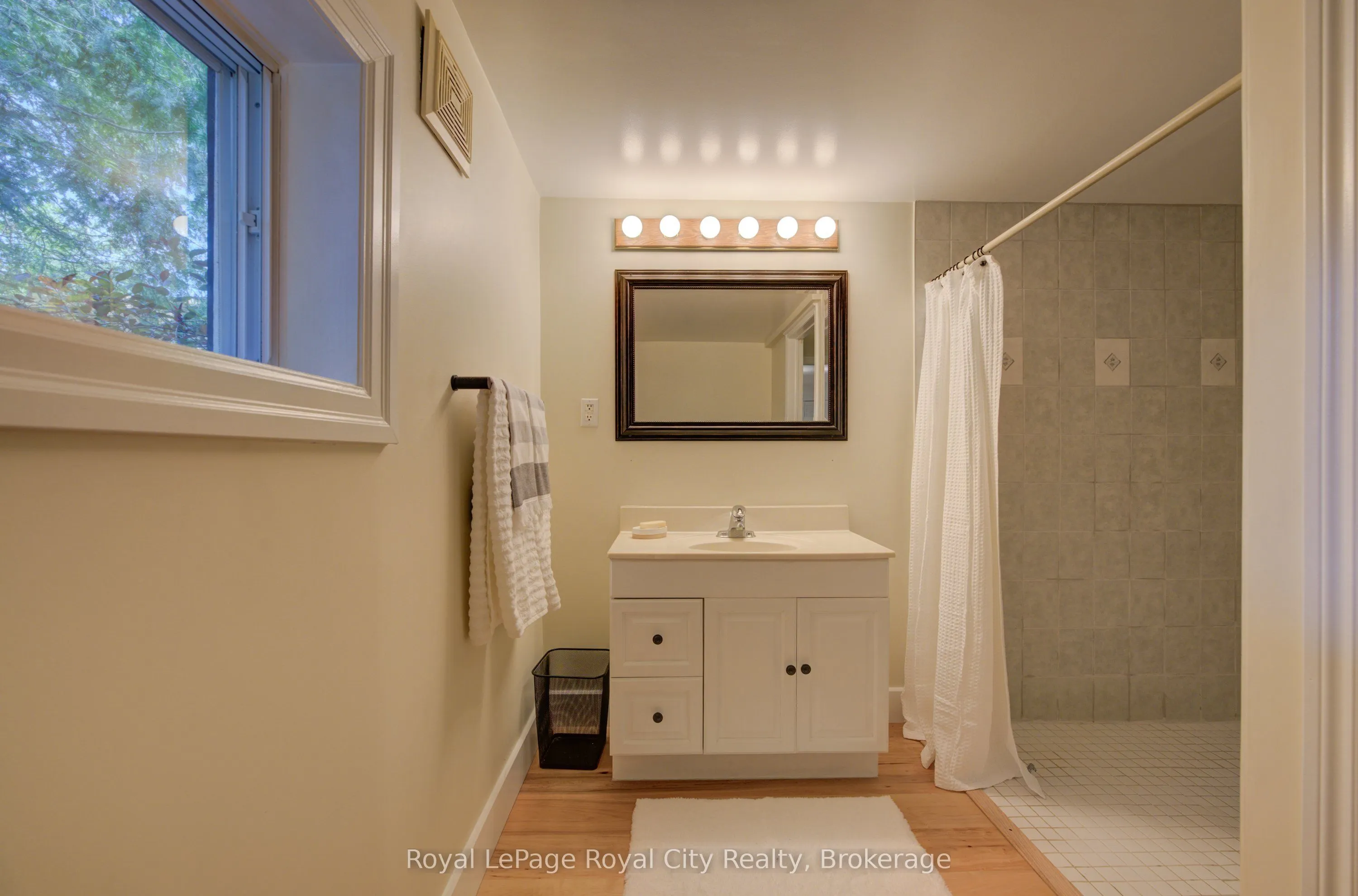 513 ST ANDREW Street W