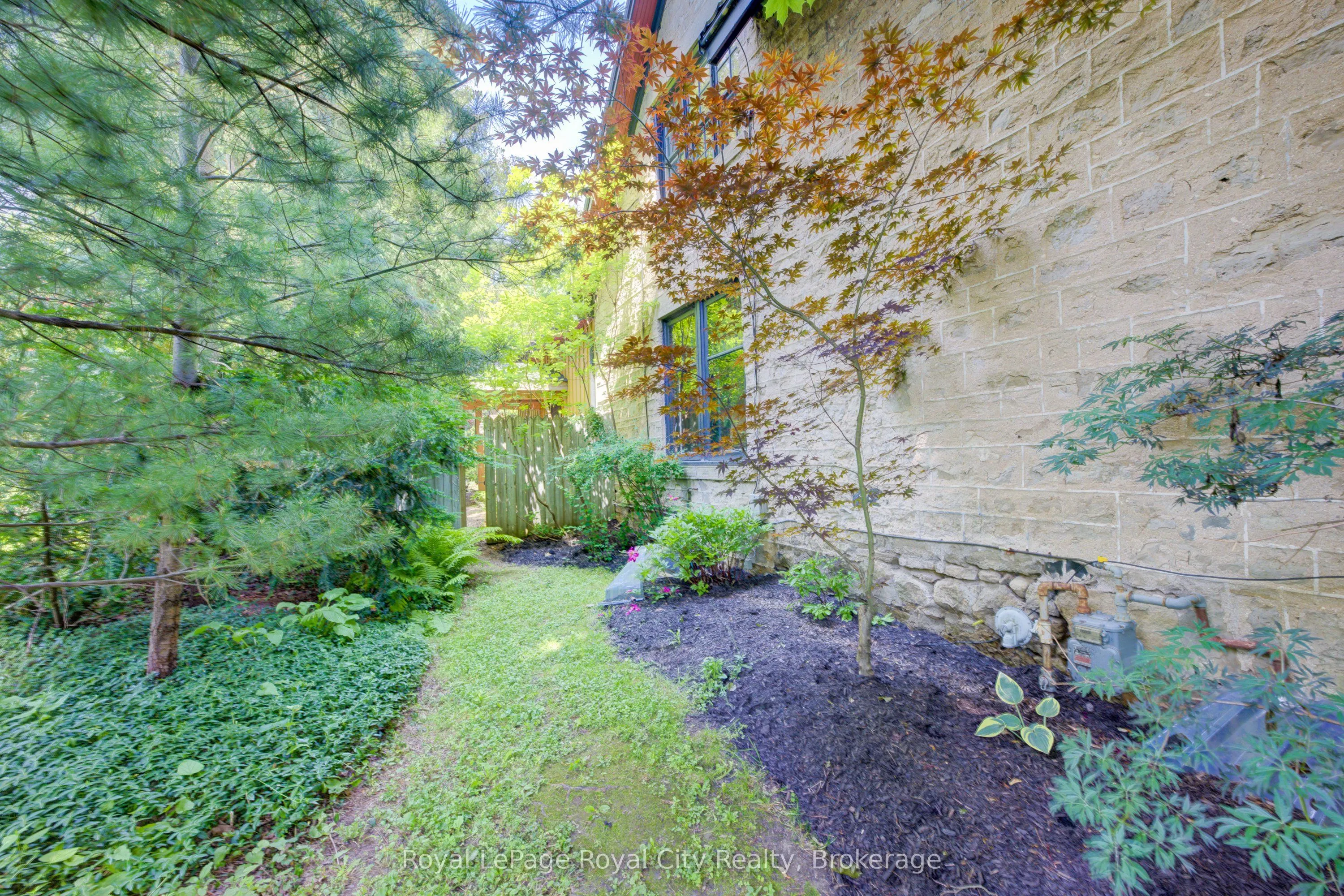 513 ST ANDREW Street W
