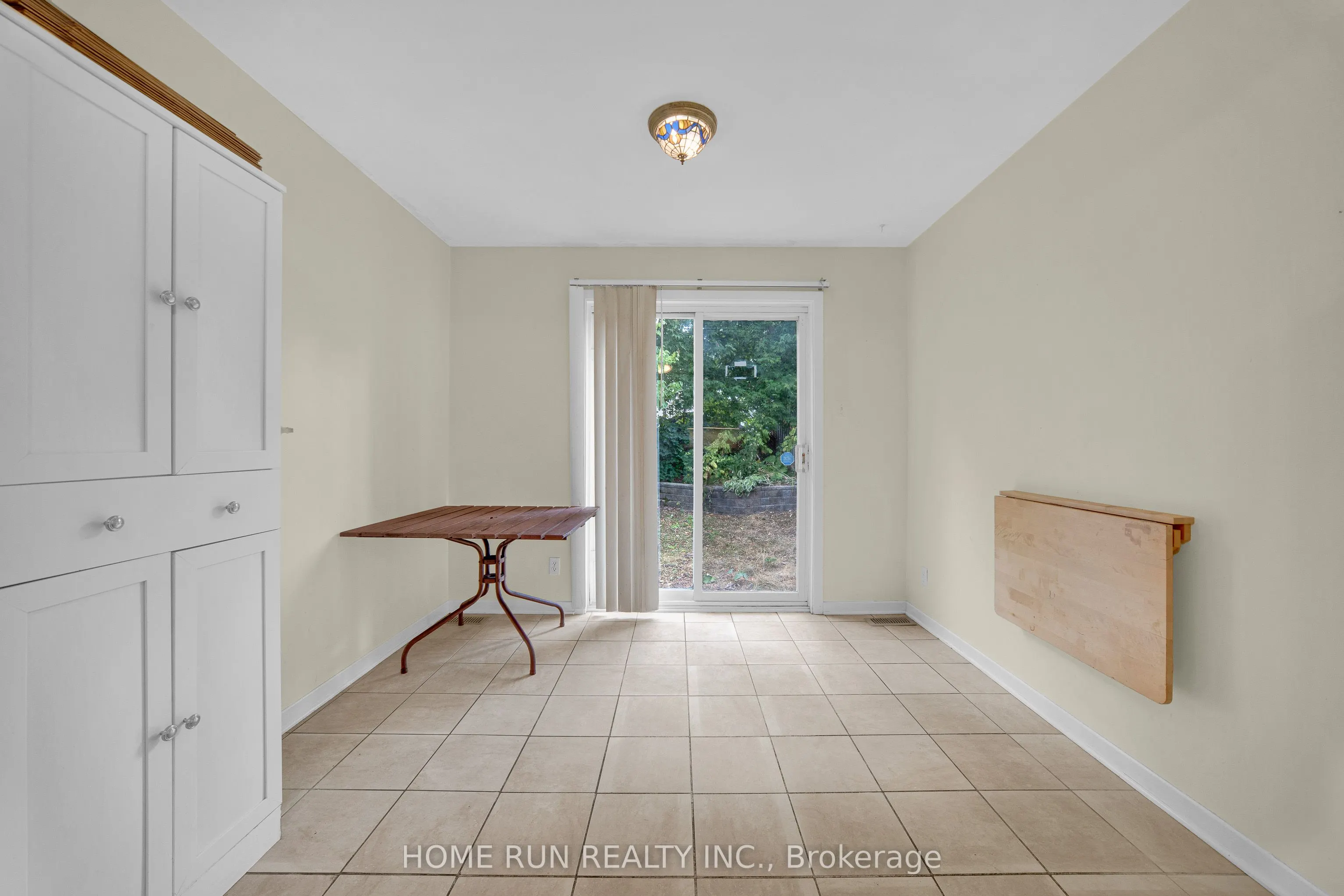 2555 HUNTERS POINT Crescent