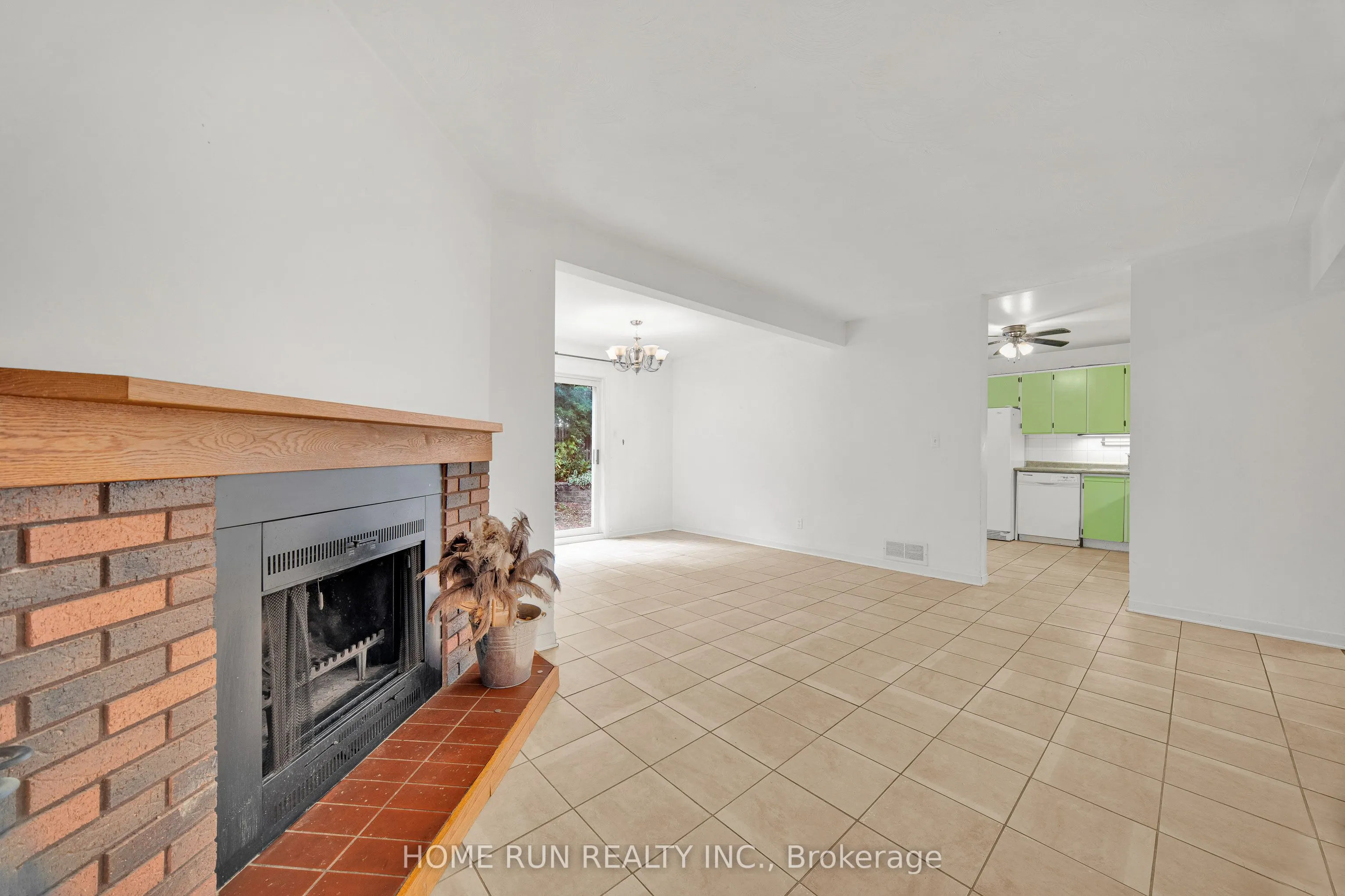 2555 HUNTERS POINT Crescent