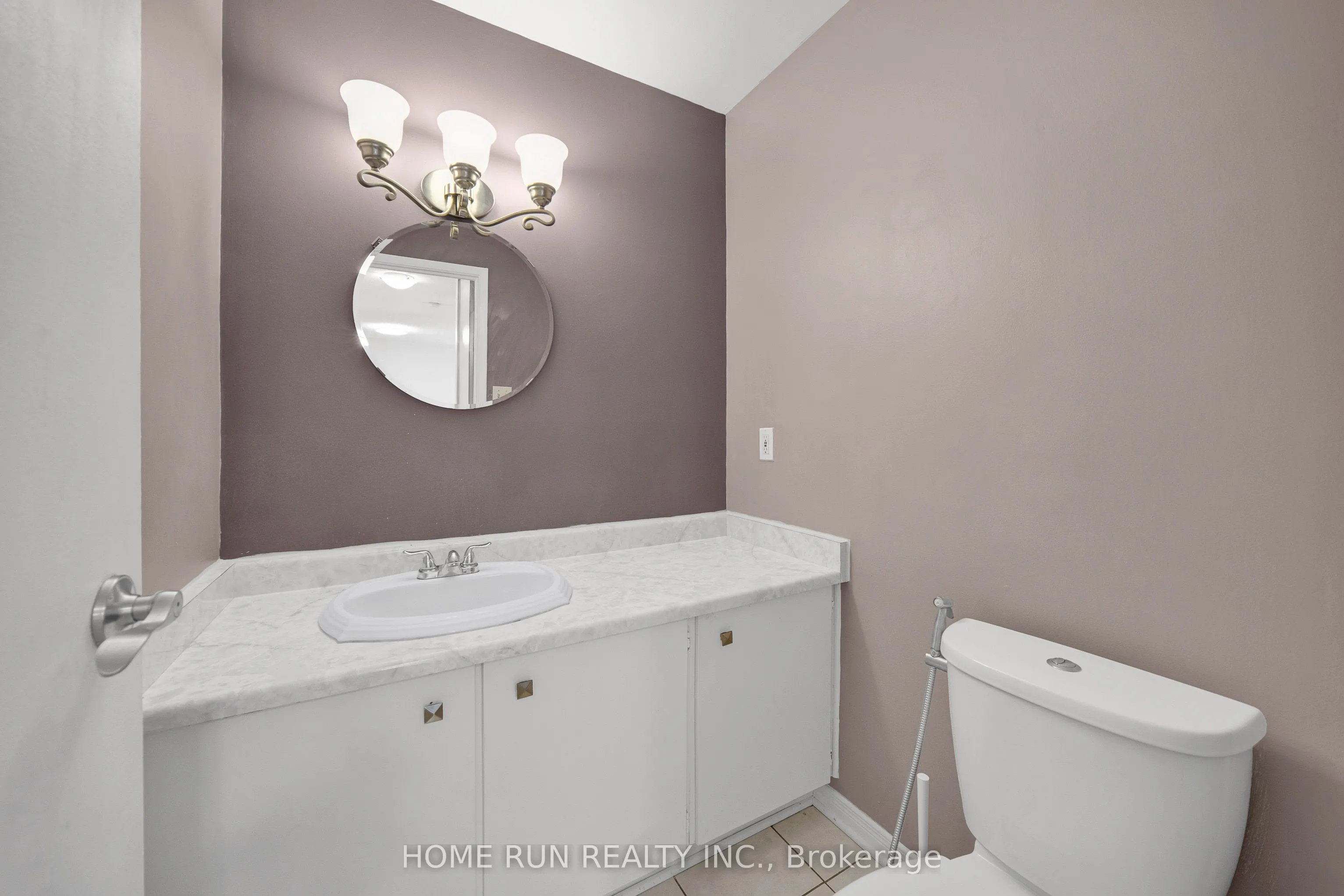 2555 HUNTERS POINT Crescent
