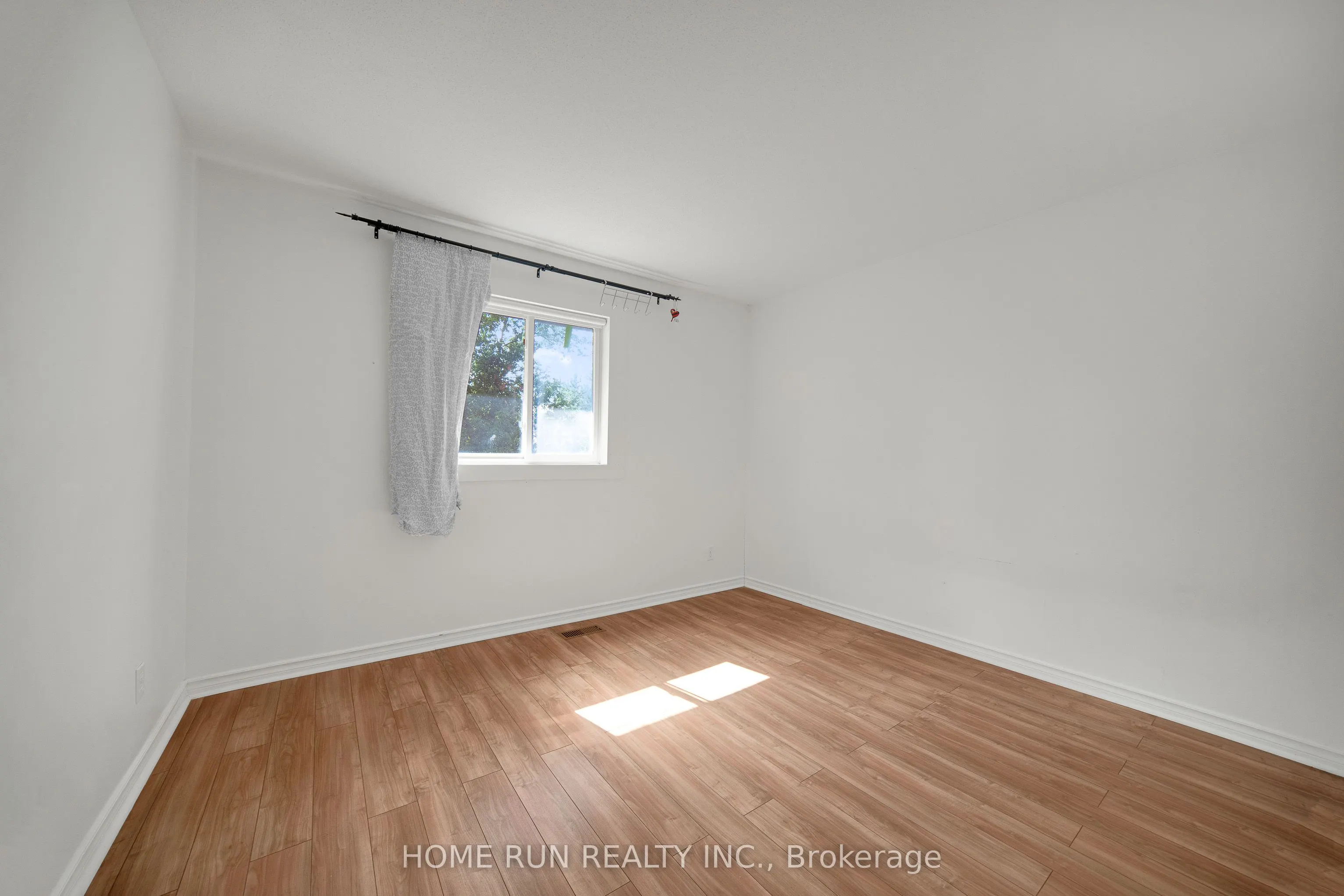 2555 HUNTERS POINT Crescent