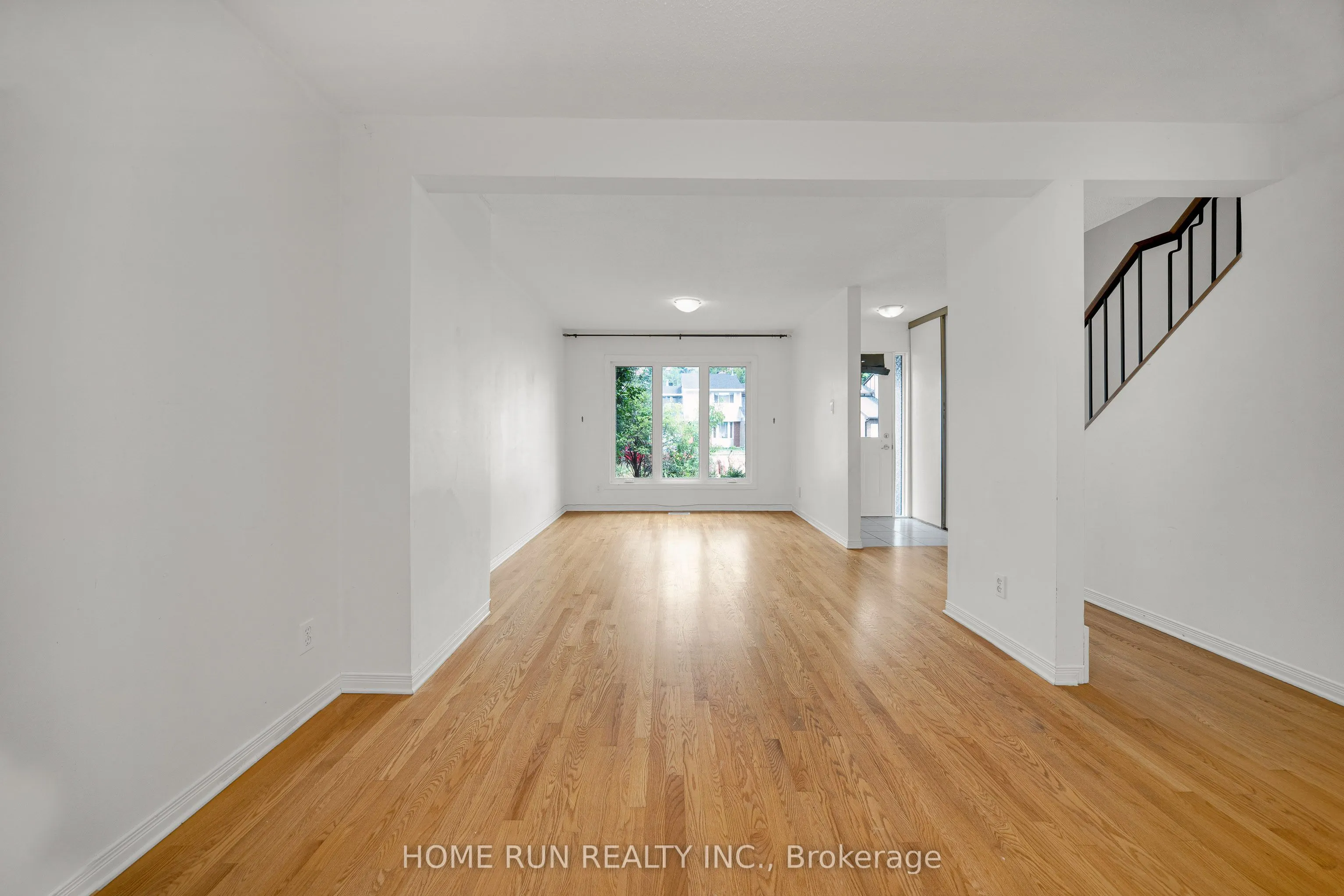 2555 HUNTERS POINT Crescent