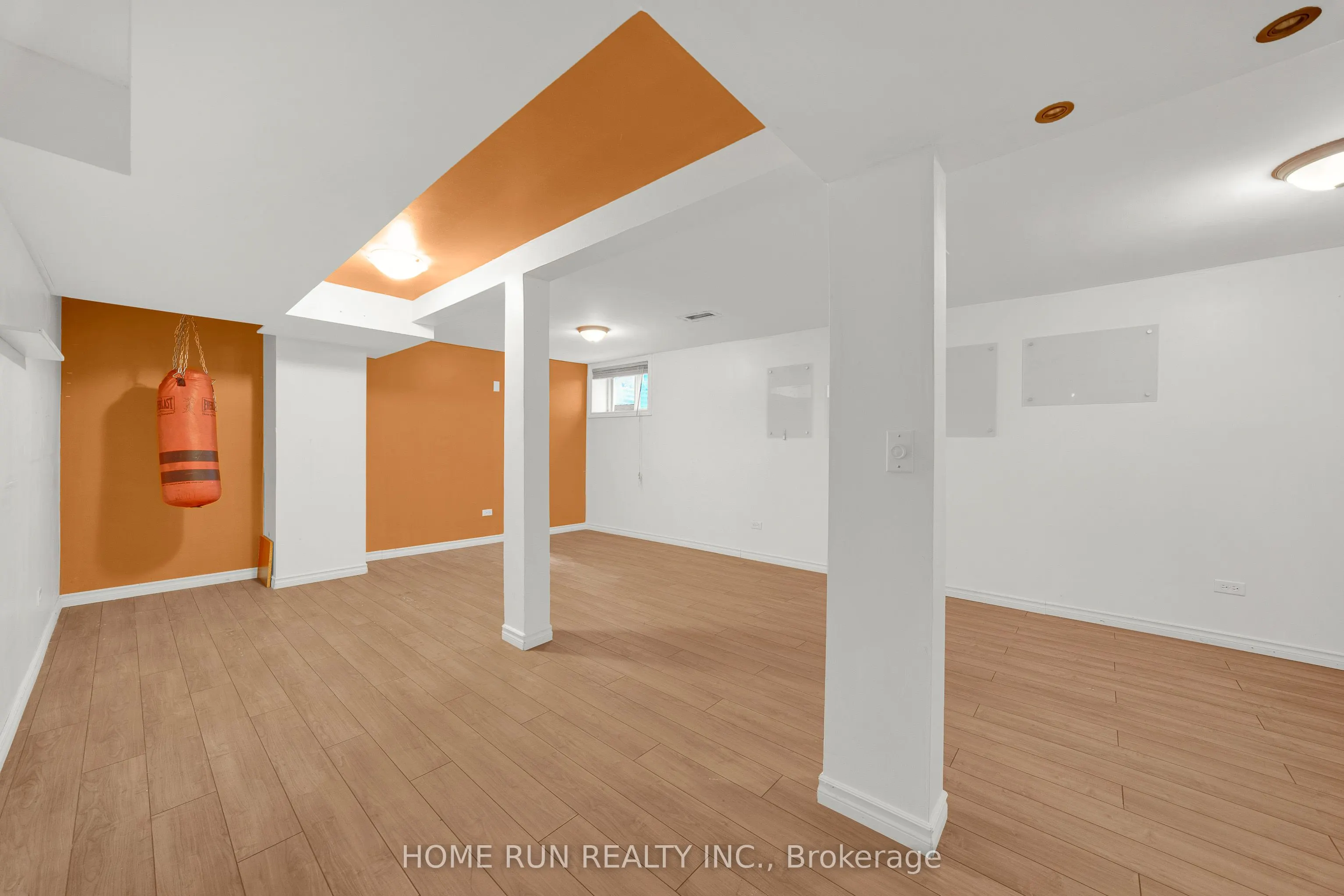 2555 HUNTERS POINT Crescent