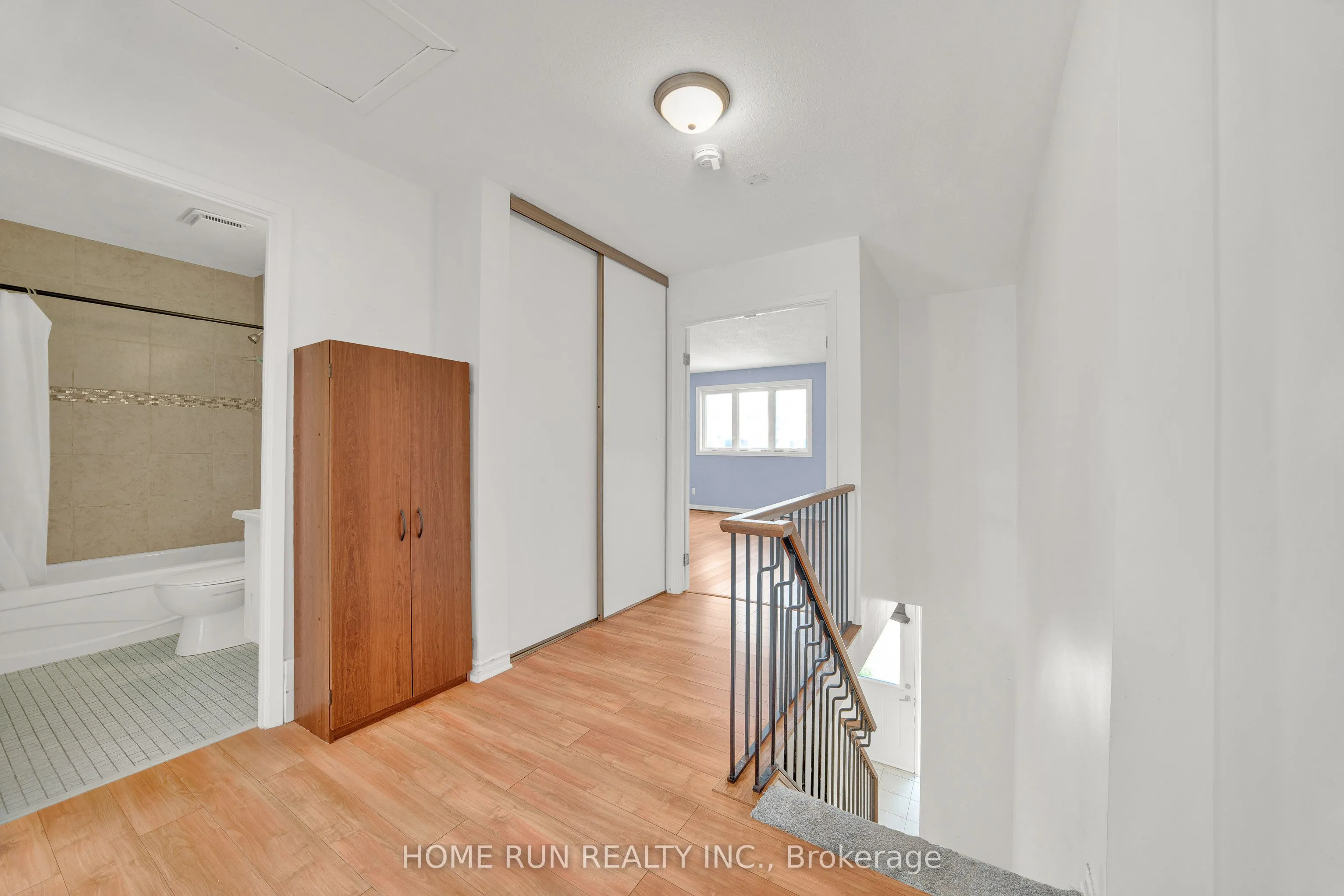 2555 HUNTERS POINT Crescent