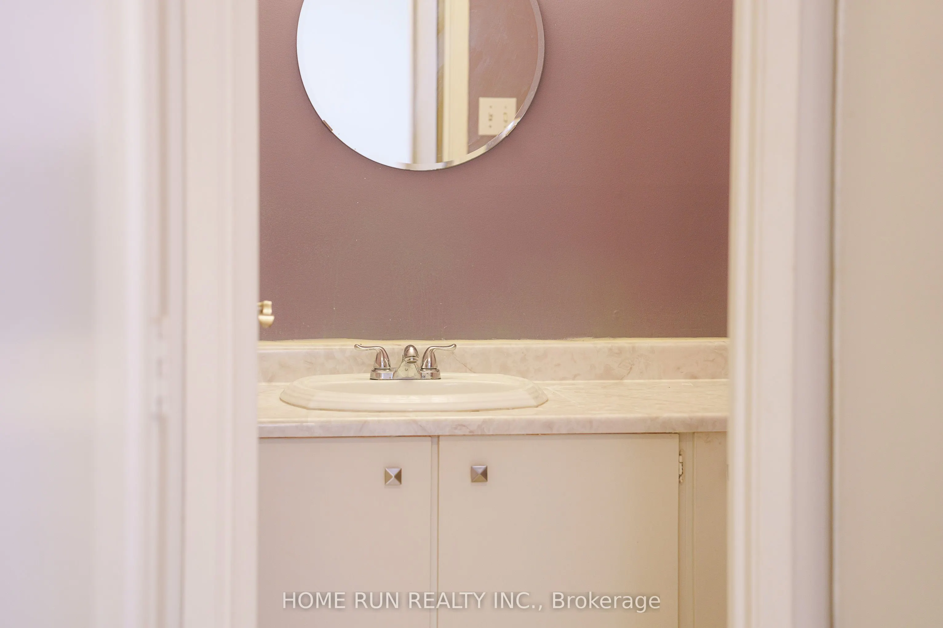 2555 HUNTERS POINT Crescent