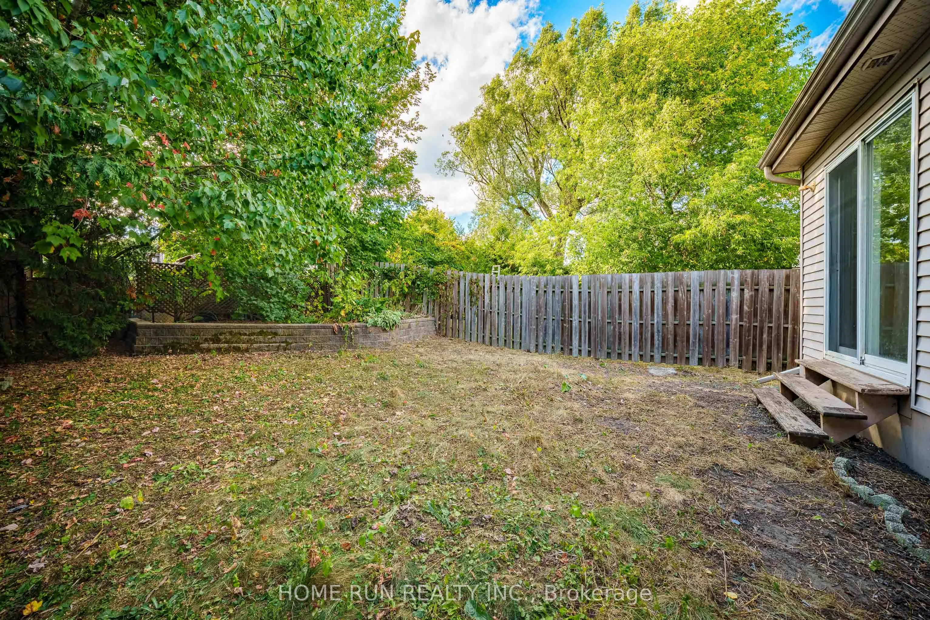 2555 HUNTERS POINT Crescent