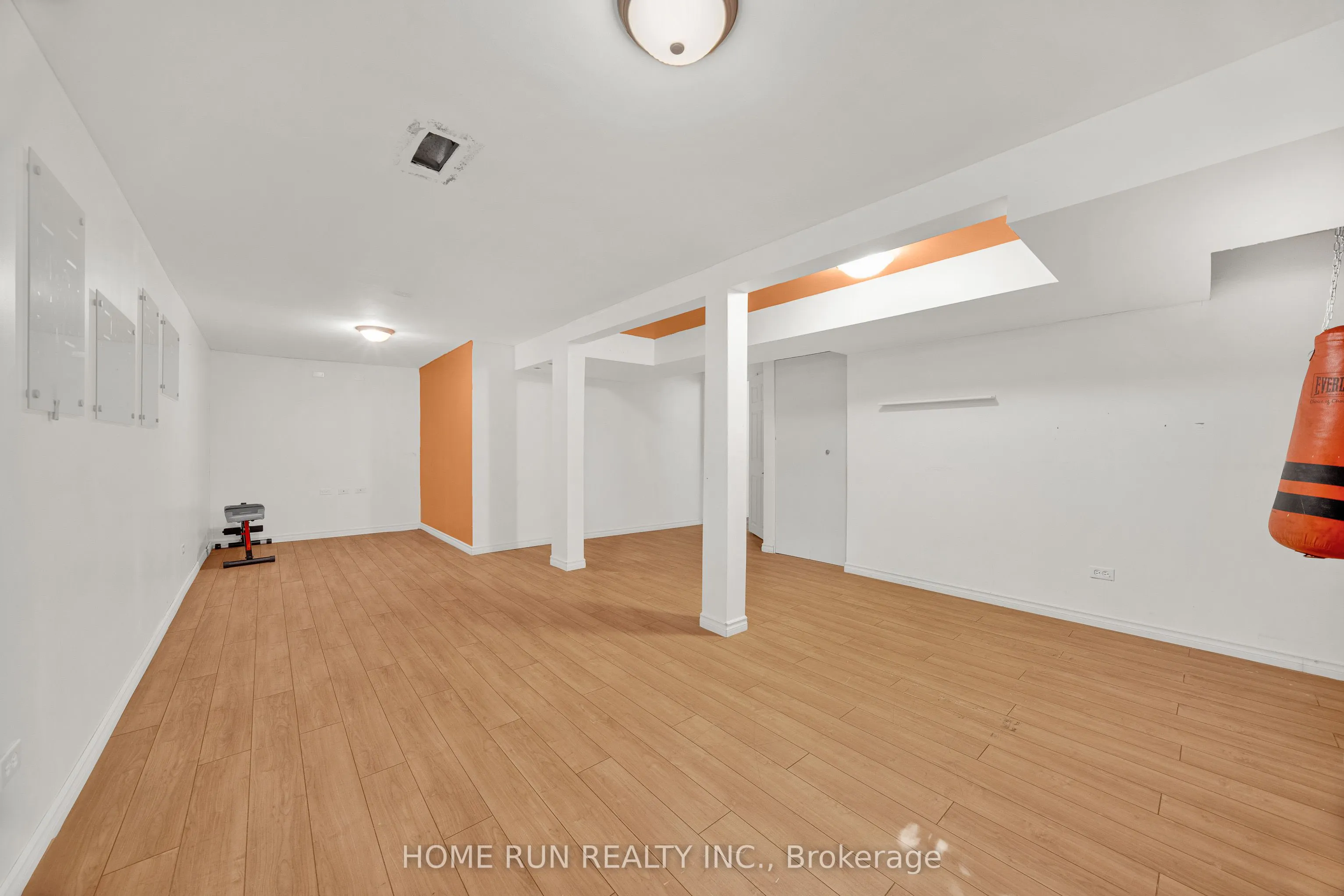 2555 HUNTERS POINT Crescent